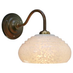 Lámparas de pared francesas de vidrio blanco cliché de latón