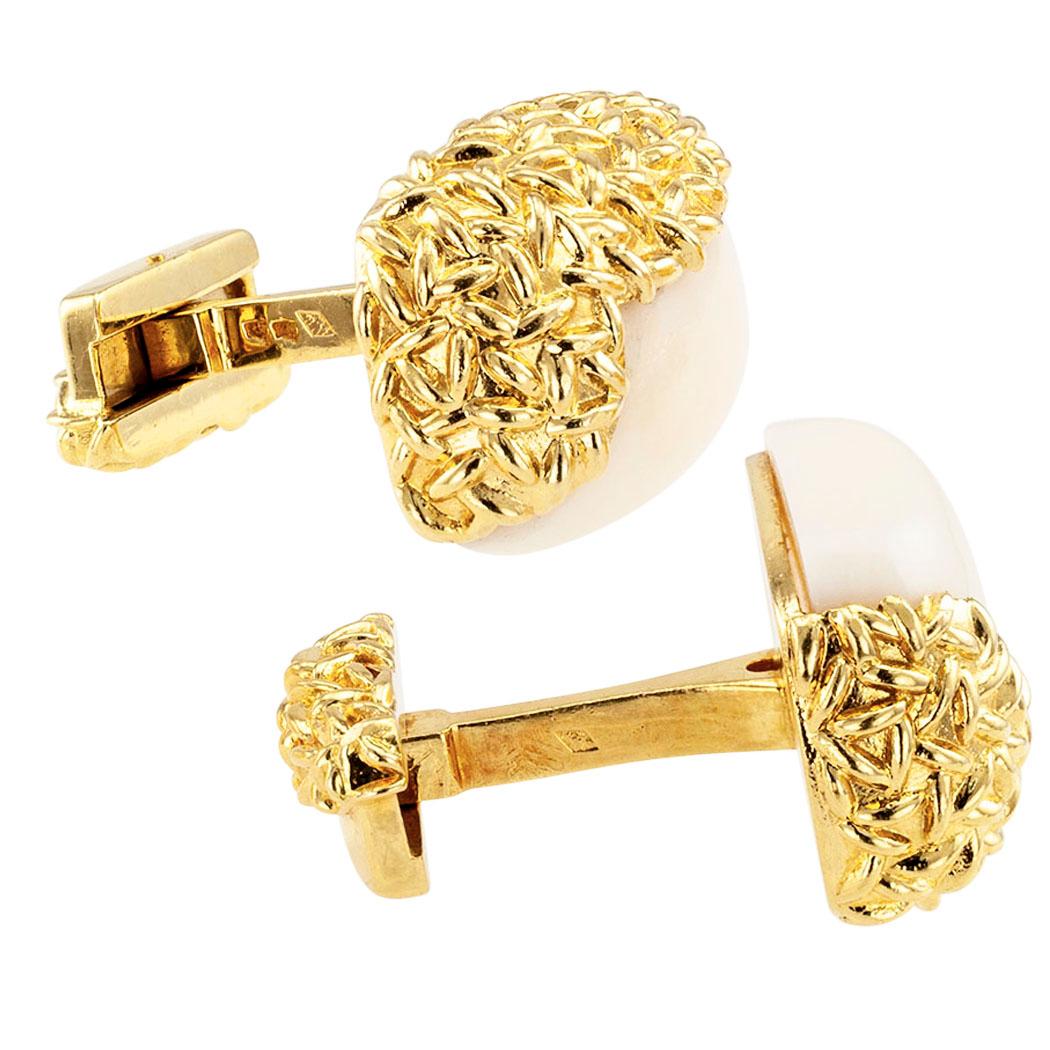 French White Coral Gold Cufflinks In Good Condition In Los Angeles, CA