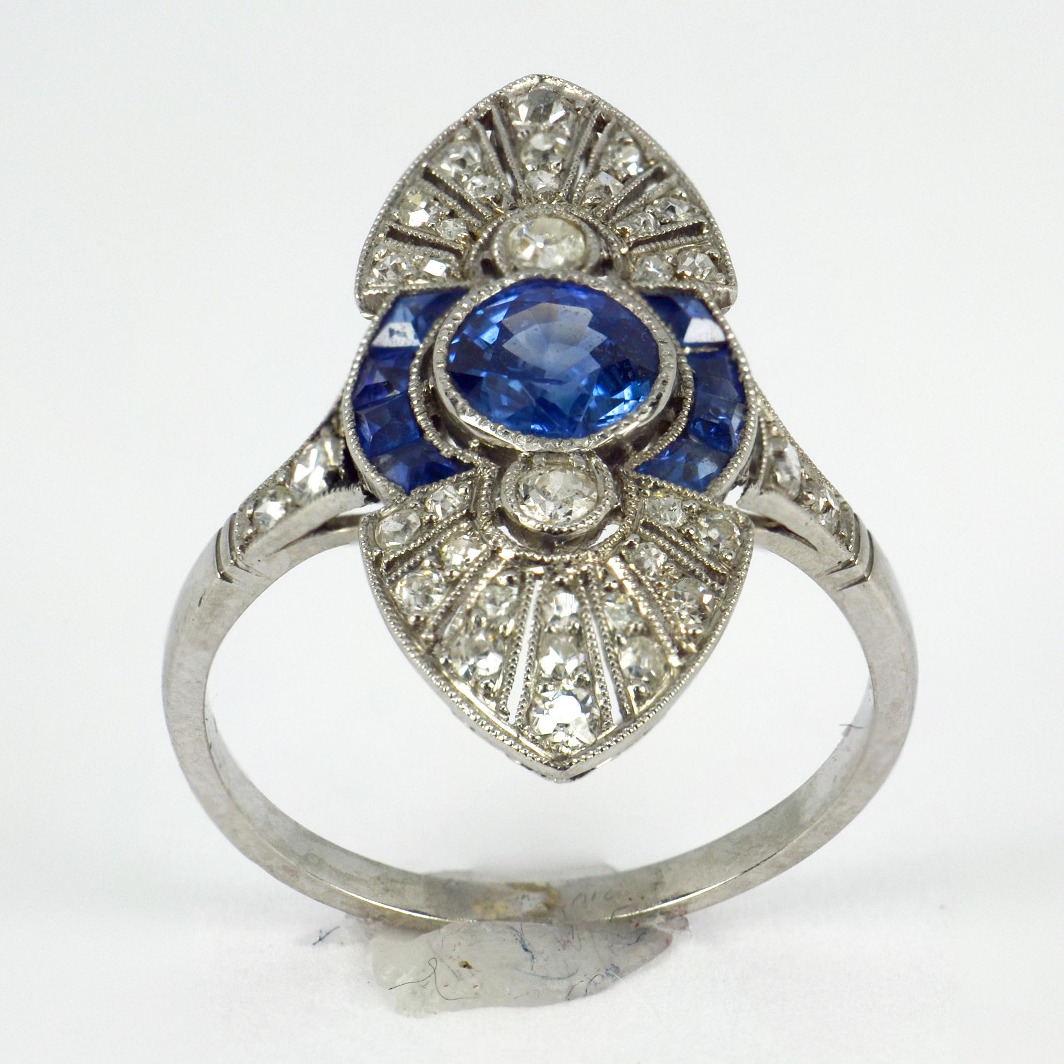 French White Diamond Blue Sapphire Platinum Ring In Good Condition For Sale In London, GB