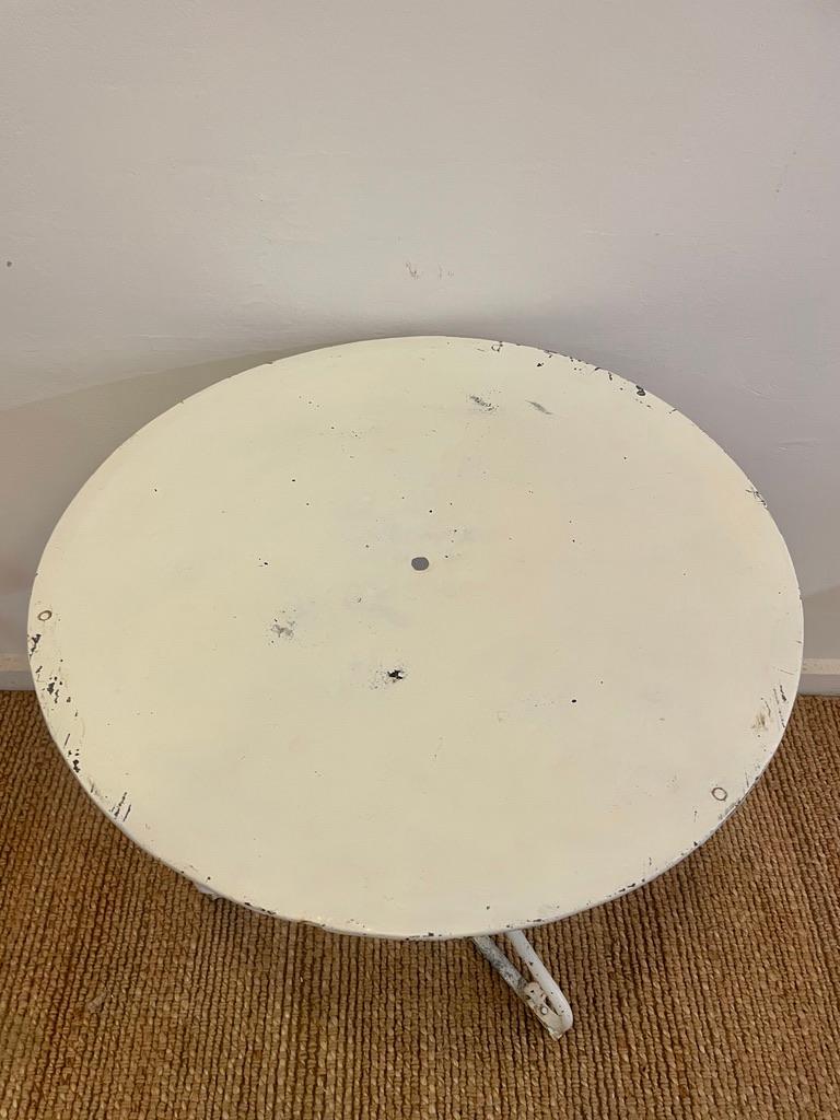 20ième siècle Table de nuit française en fer blanc du milieu du 20e siècle en vente