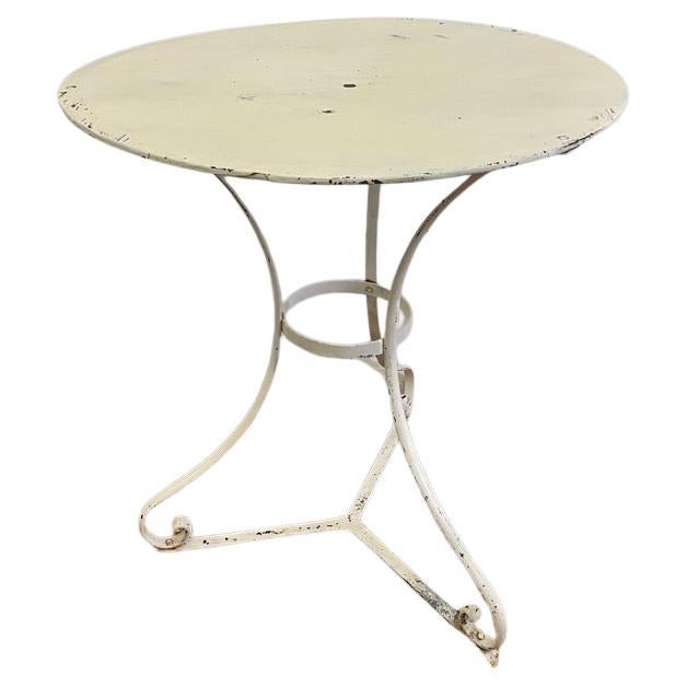 Table de nuit française en fer blanc du milieu du 20e siècle en vente
