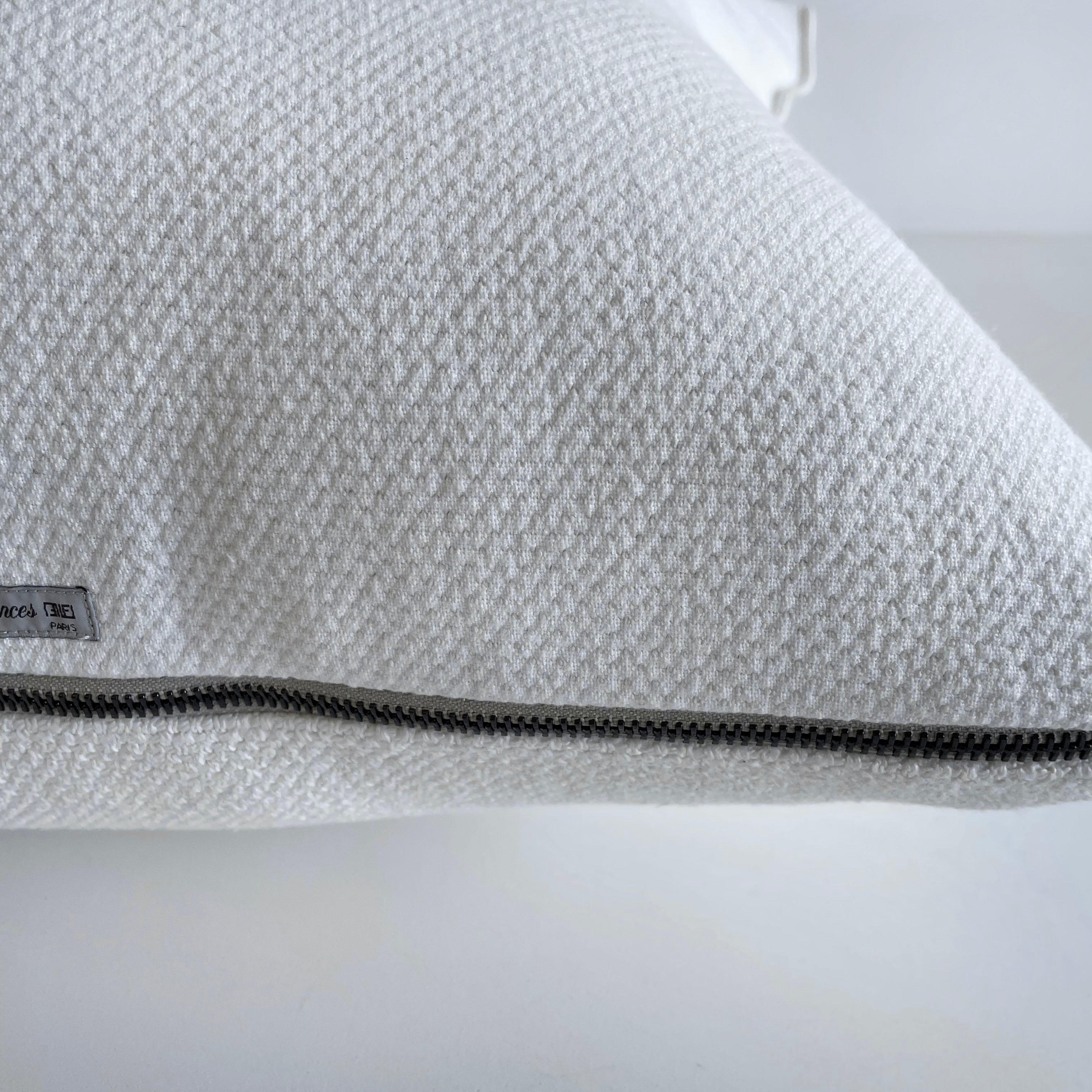 French linen white accent pillow. Metal zipper closure. Content: 50% linen, 24% cotton, 15% bamboo, 11% nylon. Includes insert. 
Size: 20