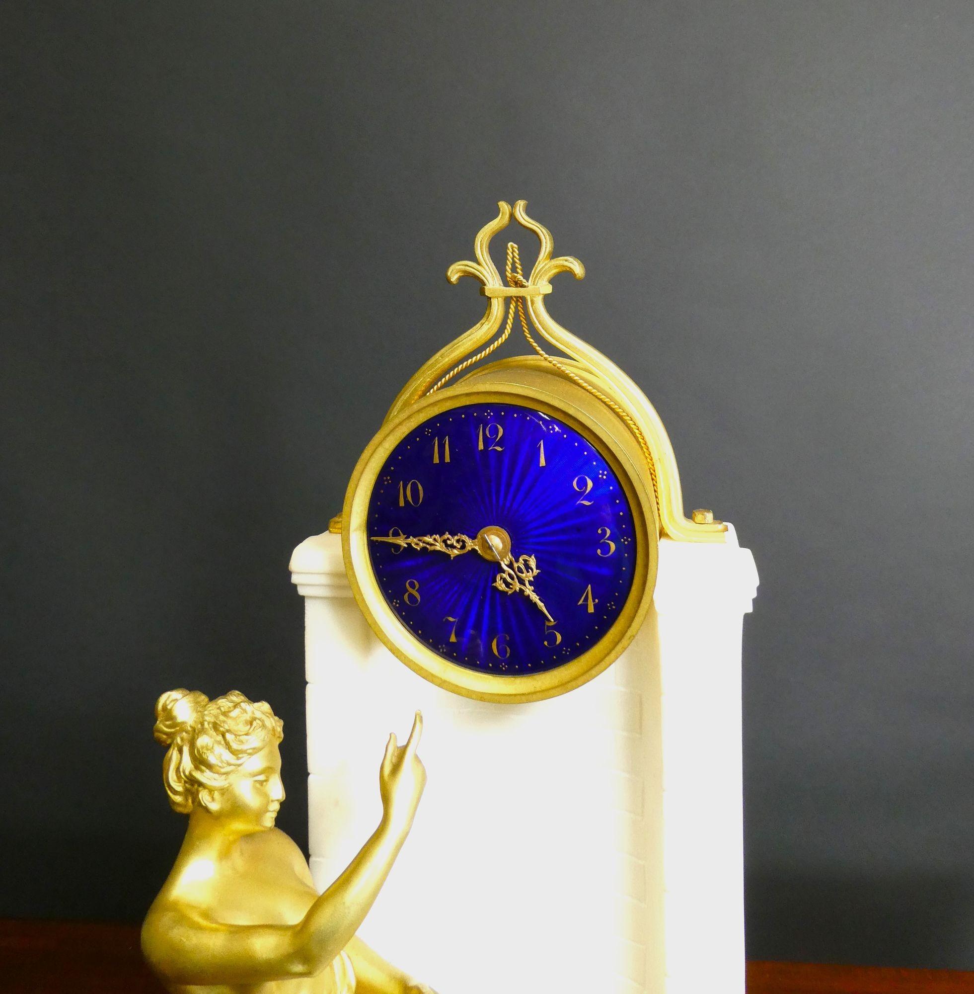French White Marble and Ormolu Figural Mantel Clock In Good Condition For Sale In Norwich, GB