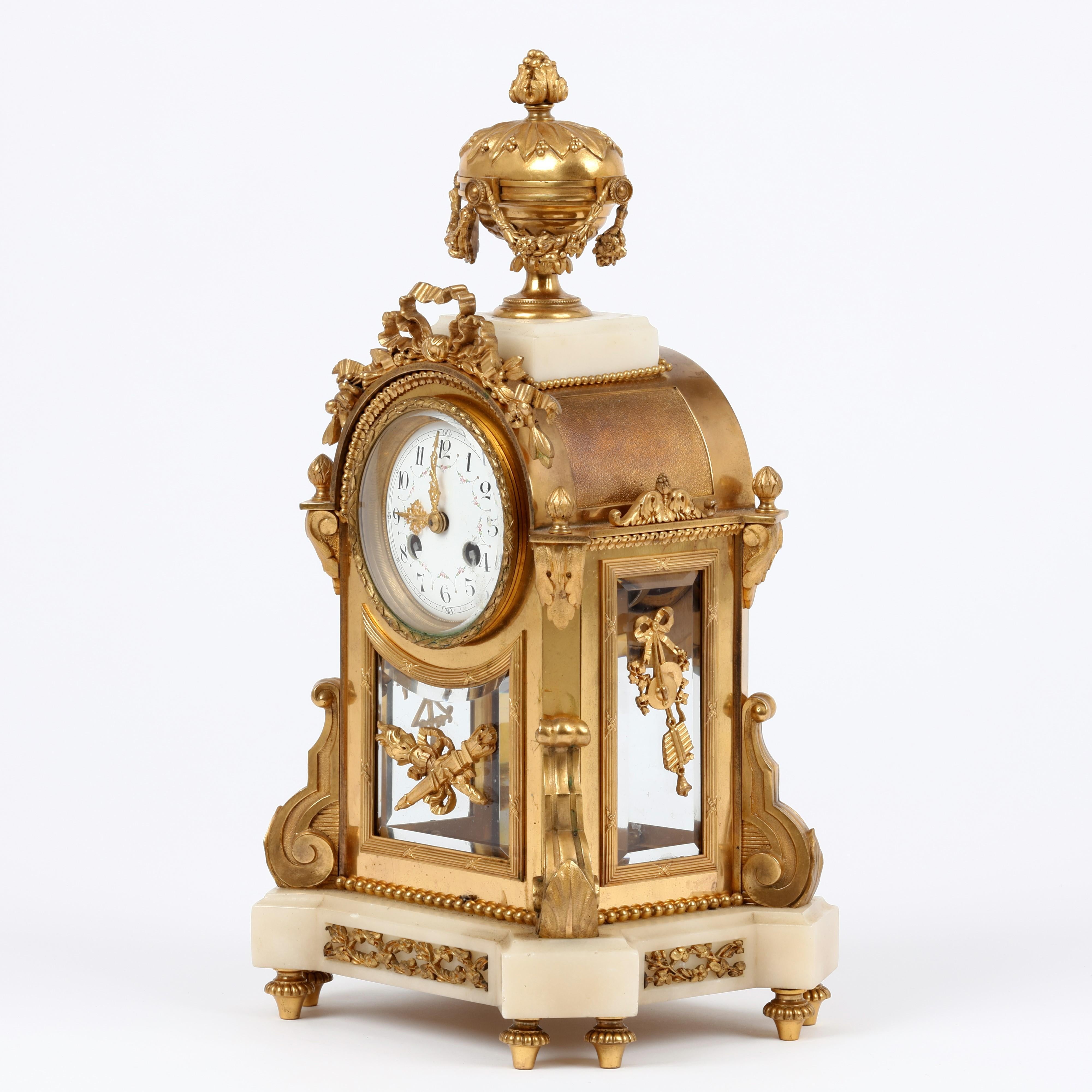 French White Marble and Ormolu Mantel Clock In Good Condition For Sale In Folkestone, GB