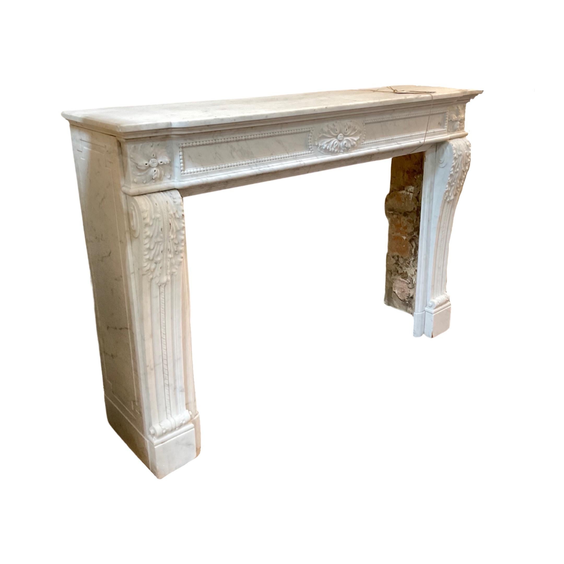 French, White Marble Mantel In Good Condition In Dallas, TX