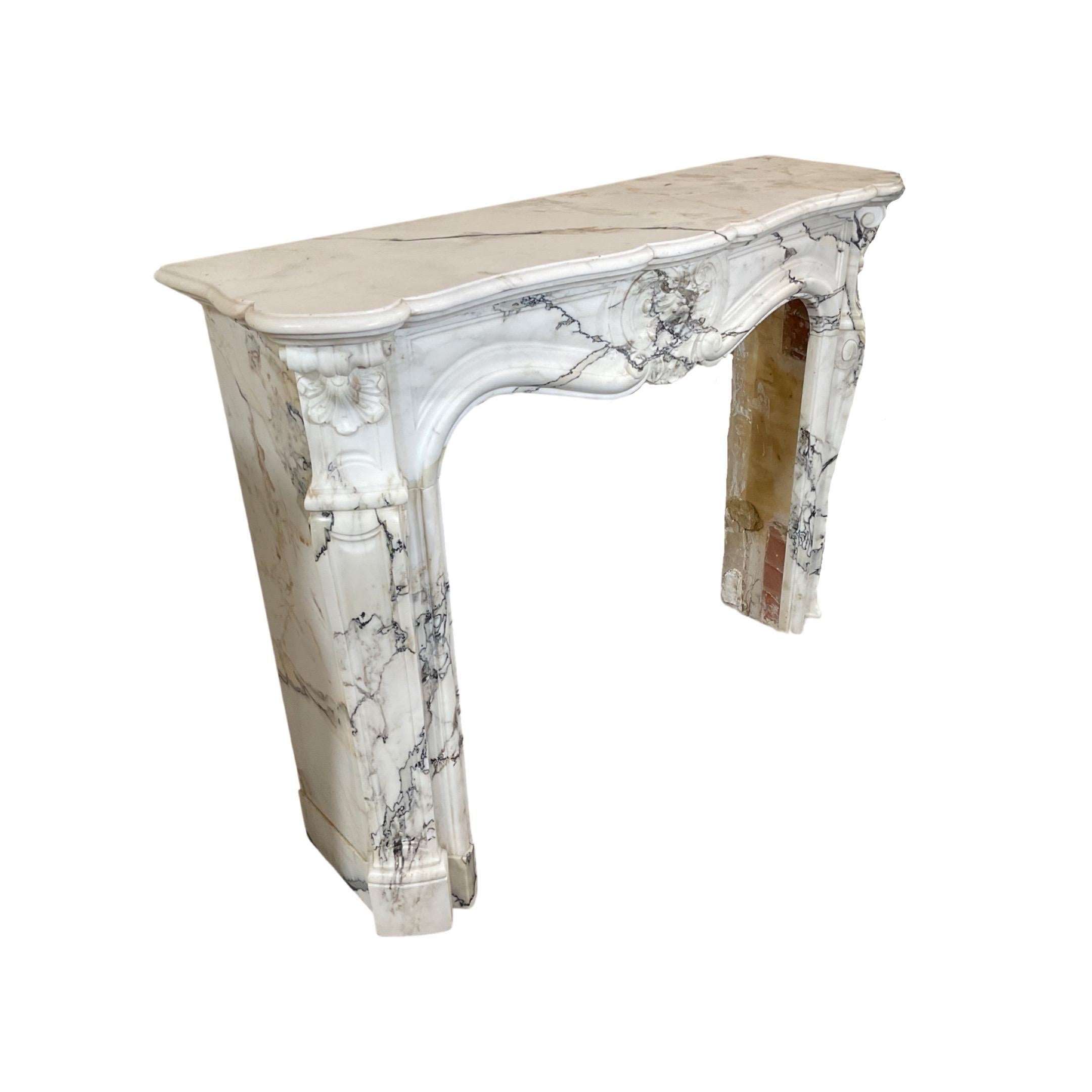 French White Marble Mantel In Good Condition For Sale In Dallas, TX