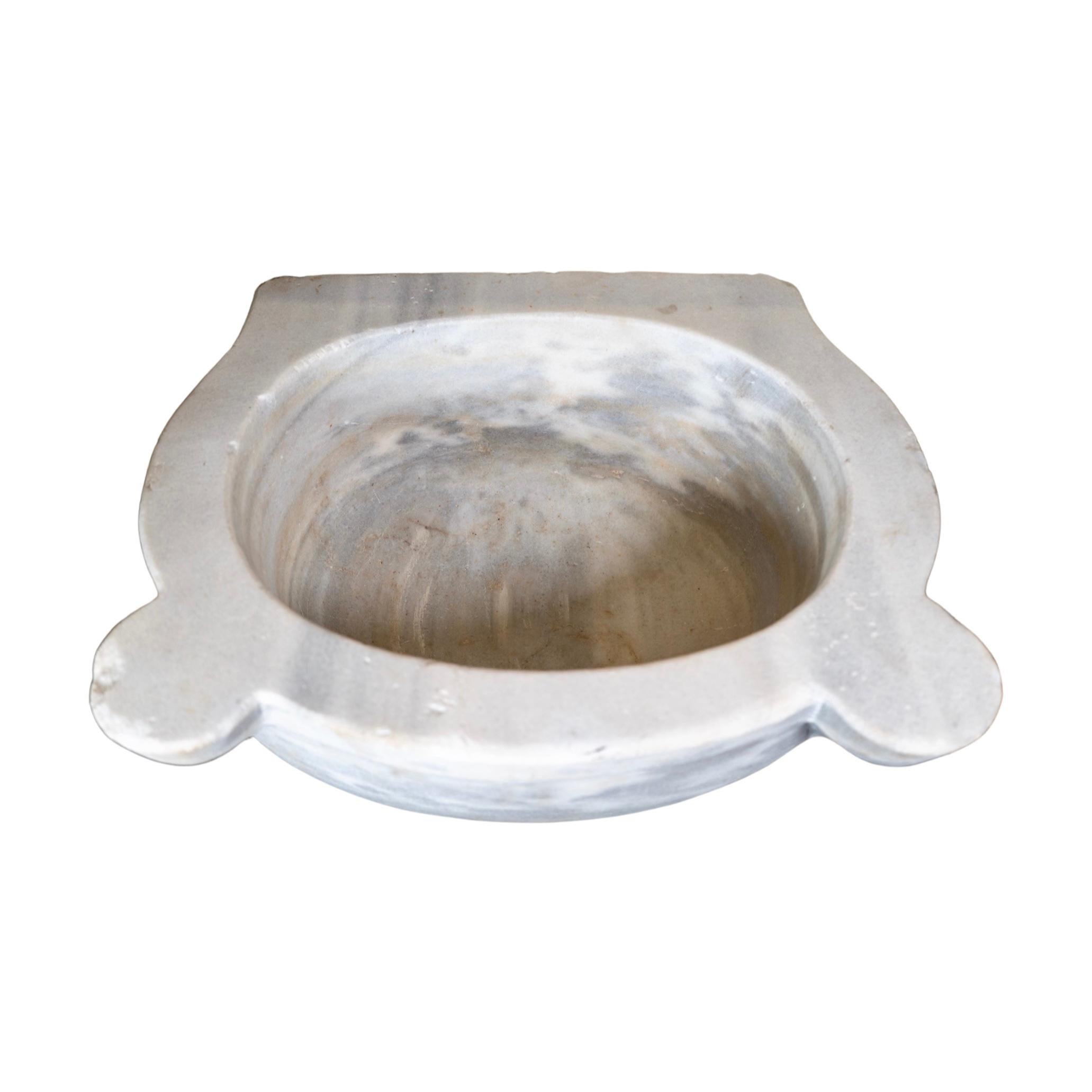 This captivating French white marble sink was hand crafted from premium White Marble from France in the 1800s. Its everlasting magnificence and sturdiness render it a remarkable focus for any restroom.