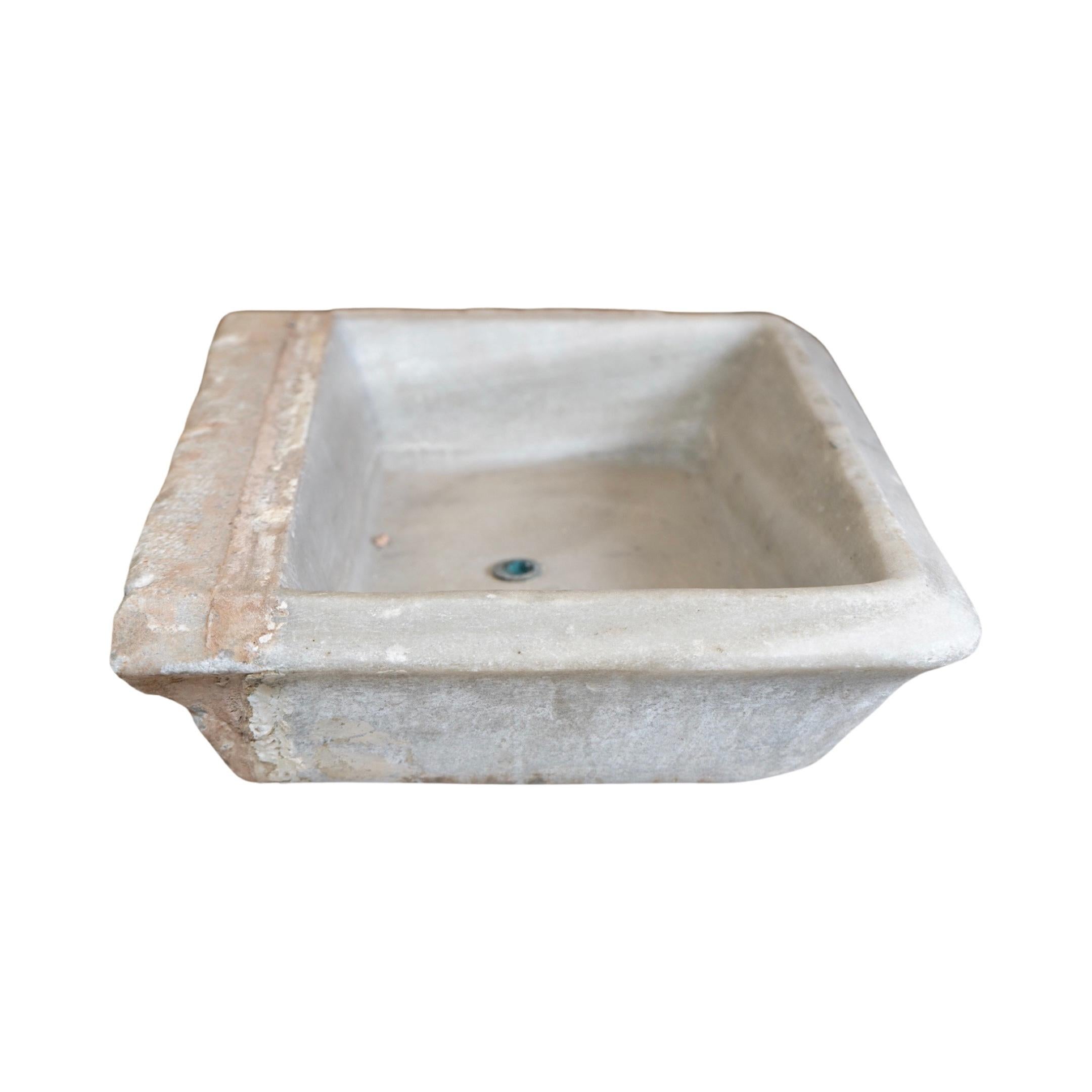French, White Marble Sink In Good Condition For Sale In Dallas, TX