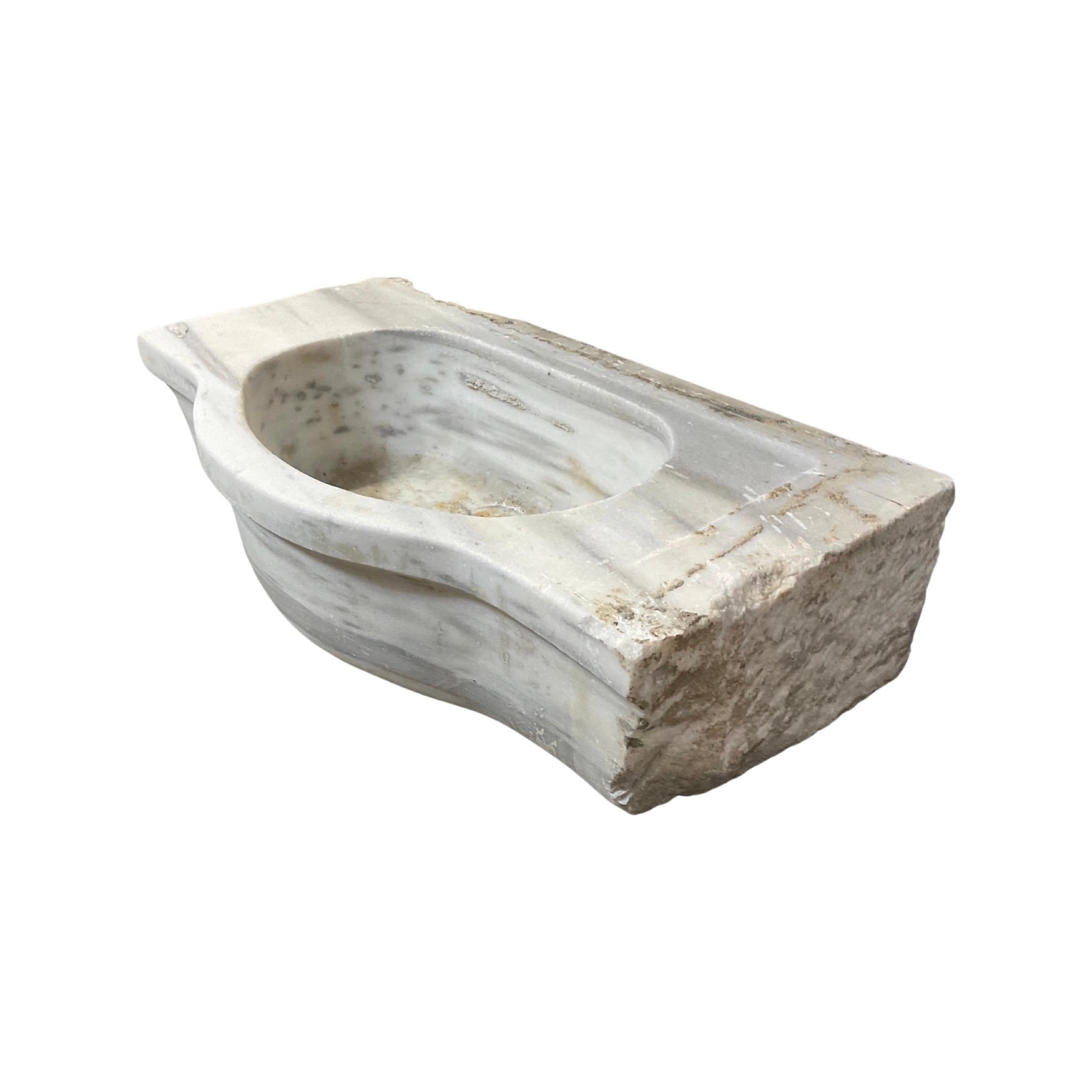French White Marble Sink In Good Condition For Sale In Dallas, TX