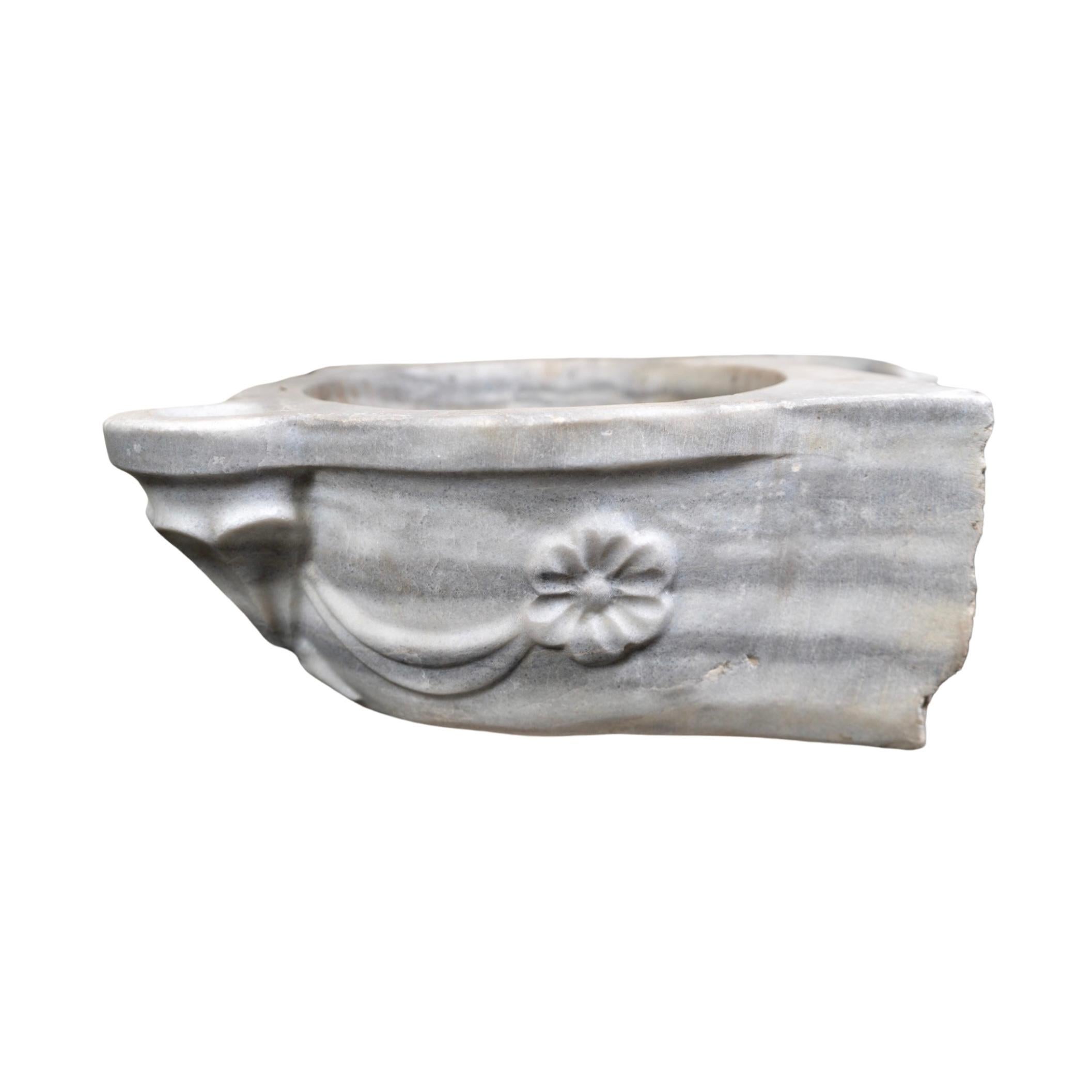 French, White Marble Sink For Sale 2