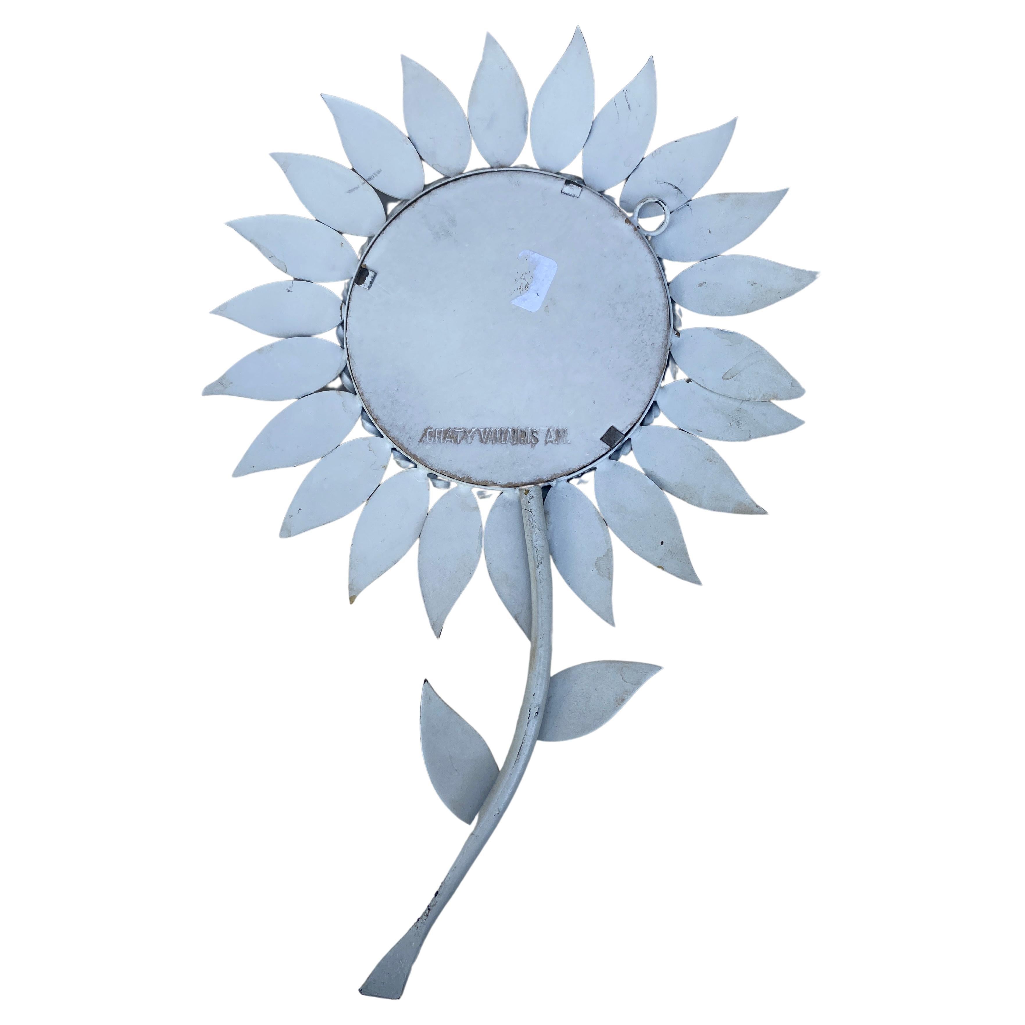 Metà XX secolo Specchio francese a fiori in metallo bianco, 1960 circa in vendita