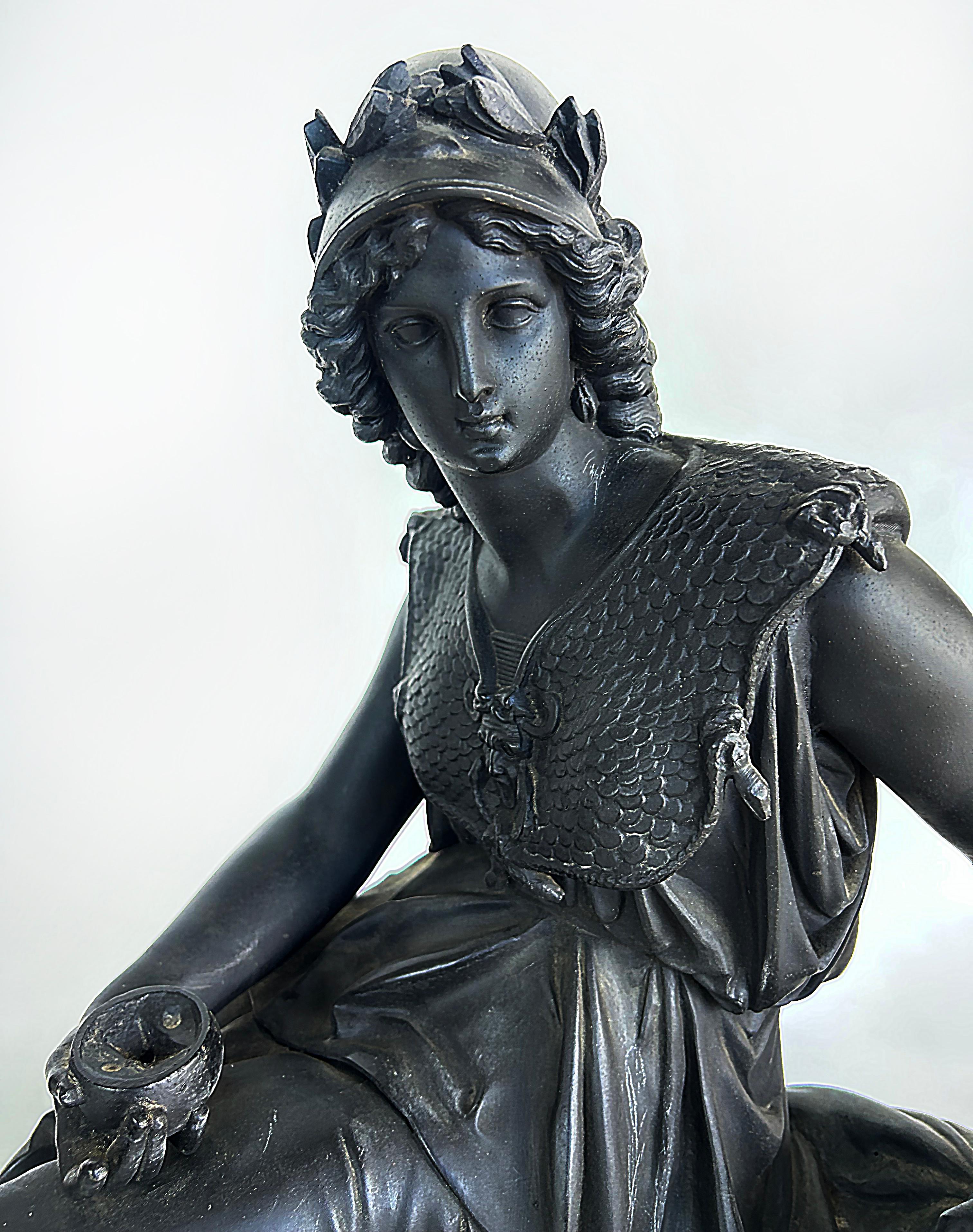 Sculpture française en métal blanc représentant Minerva, la déesse romaine de la sagesse en vente 4