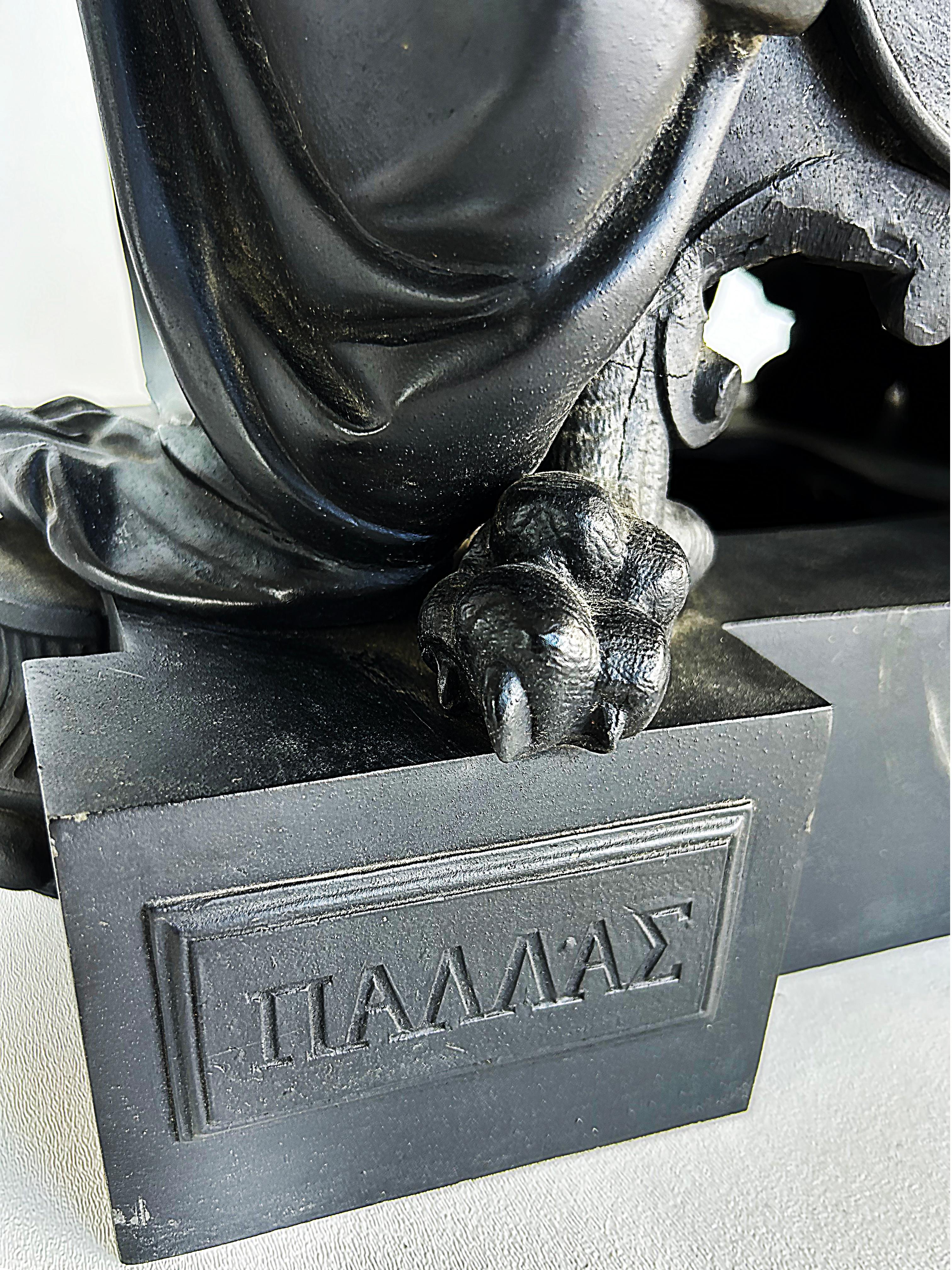 Sculpture française en métal blanc représentant Minerva, la déesse romaine de la sagesse en vente 7