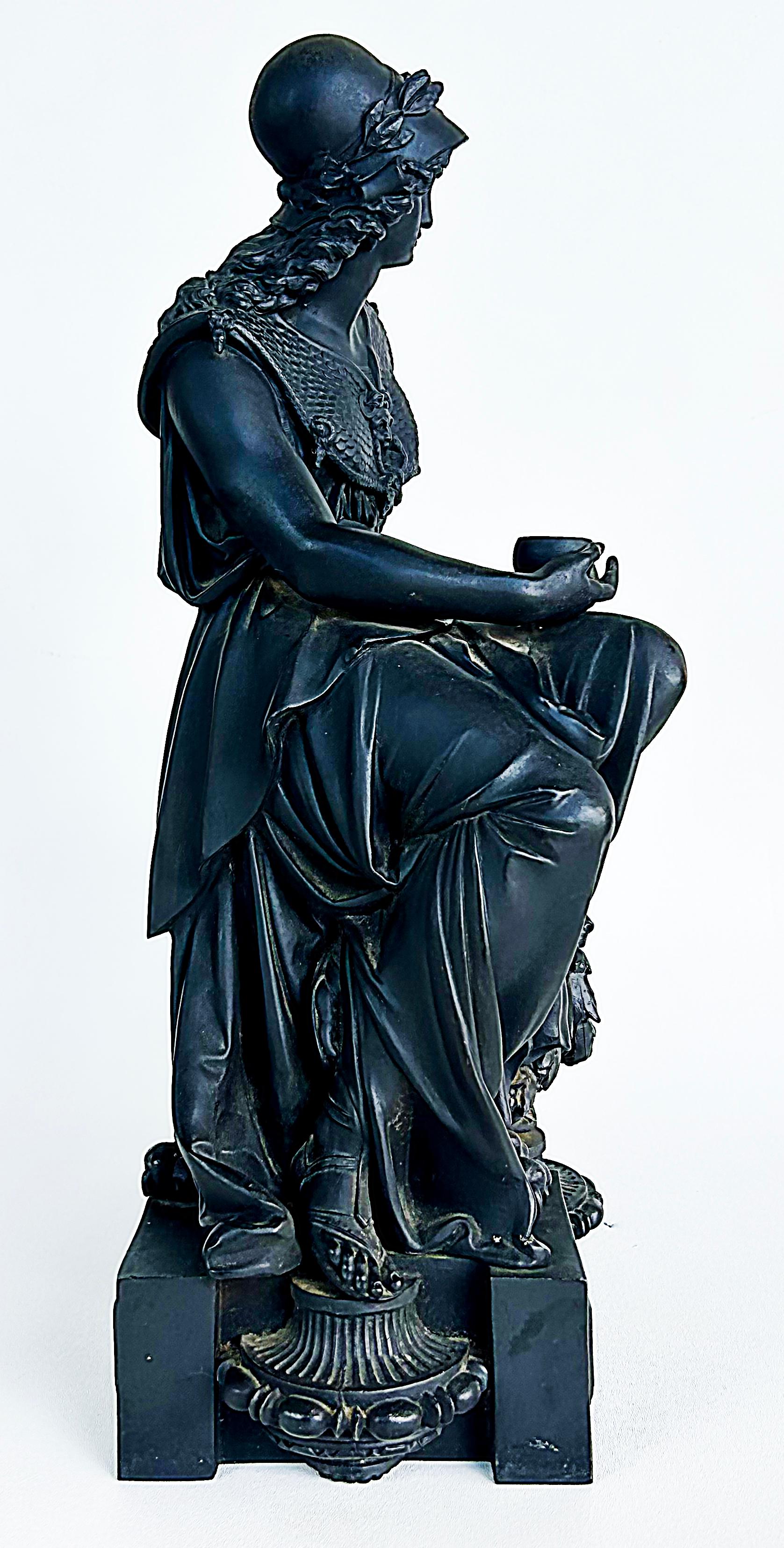 Sculpture française en métal blanc représentant Minerva, la déesse romaine de la sagesse en vente 2