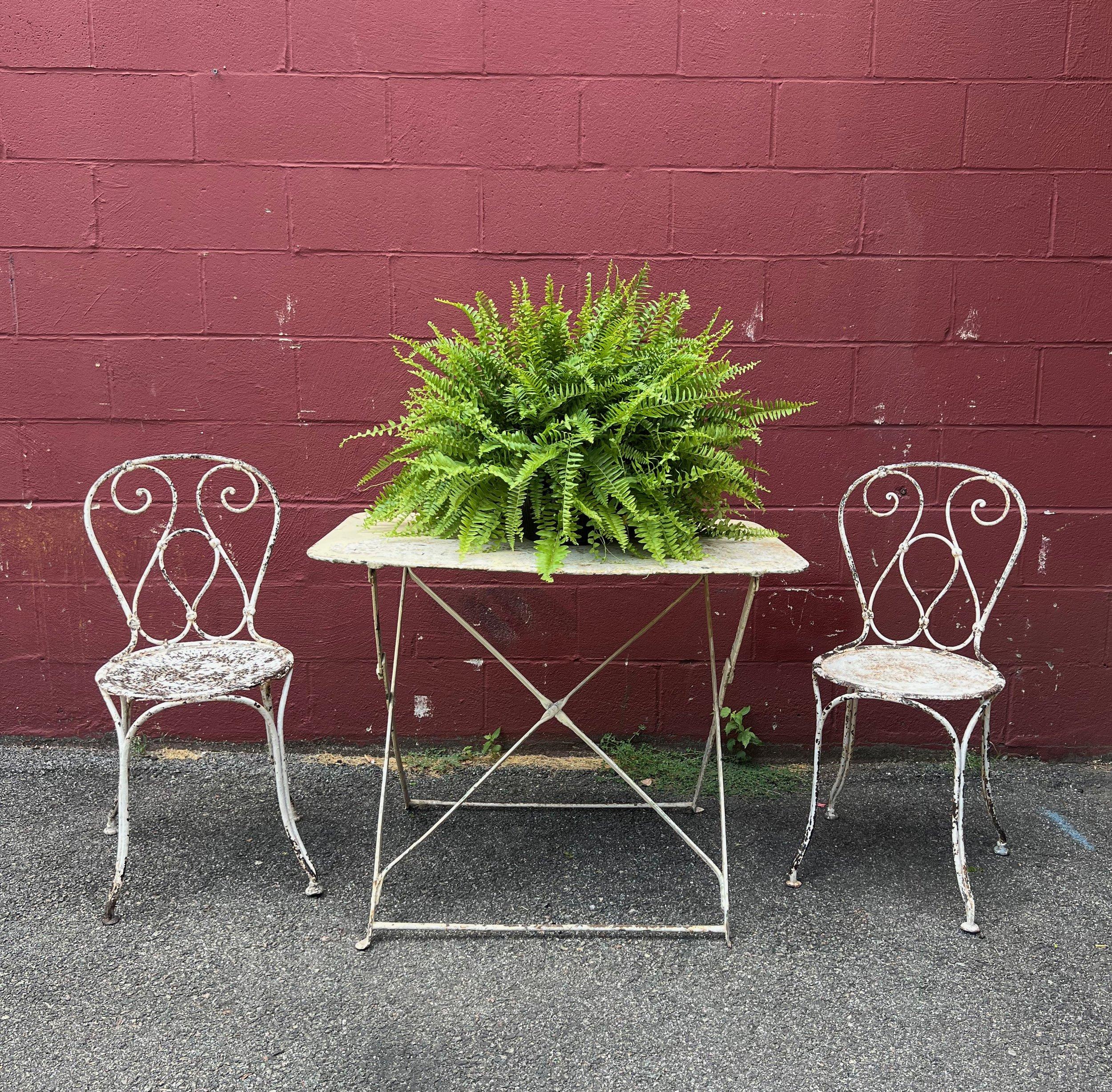 French White Painted Folding Garden Table In Distressed Condition For Sale In Buchanan, NY
