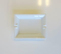 Ablaues Aschenbecher- oder Aschenbecher-Tablett aus weißem Porzellan
