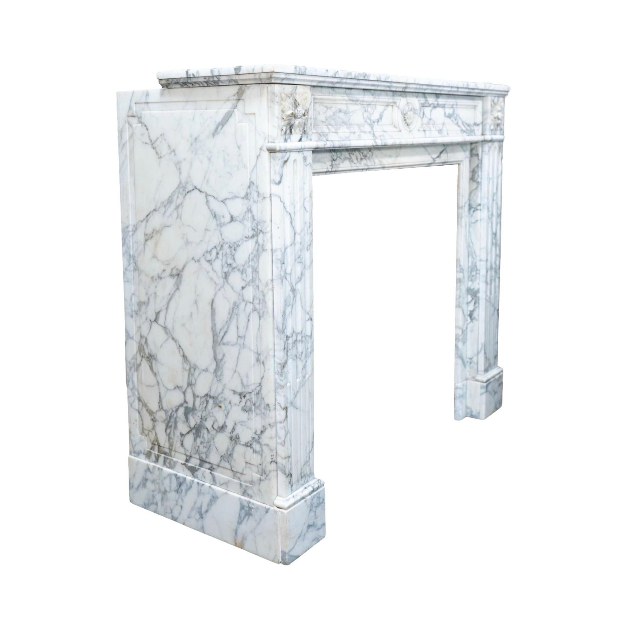 French White Veined Carrara Marble Mantel In Excellent Condition For Sale In Dallas, TX