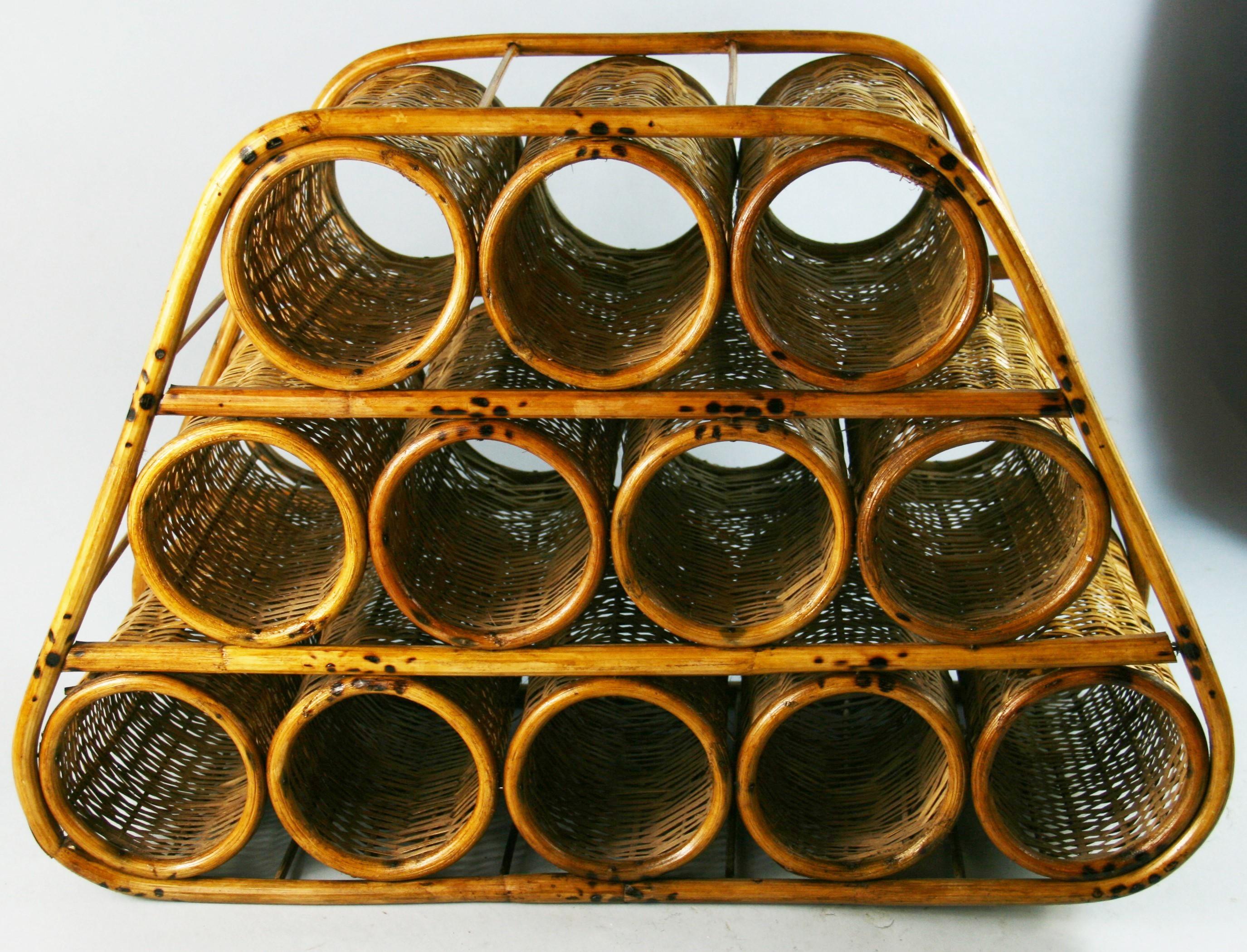 Französischer Weinregal aus Korbweide und Bambus mit 12 Flaschen, 1960er Jahre im Zustand „Gut“ im Angebot in Douglas Manor, NY
