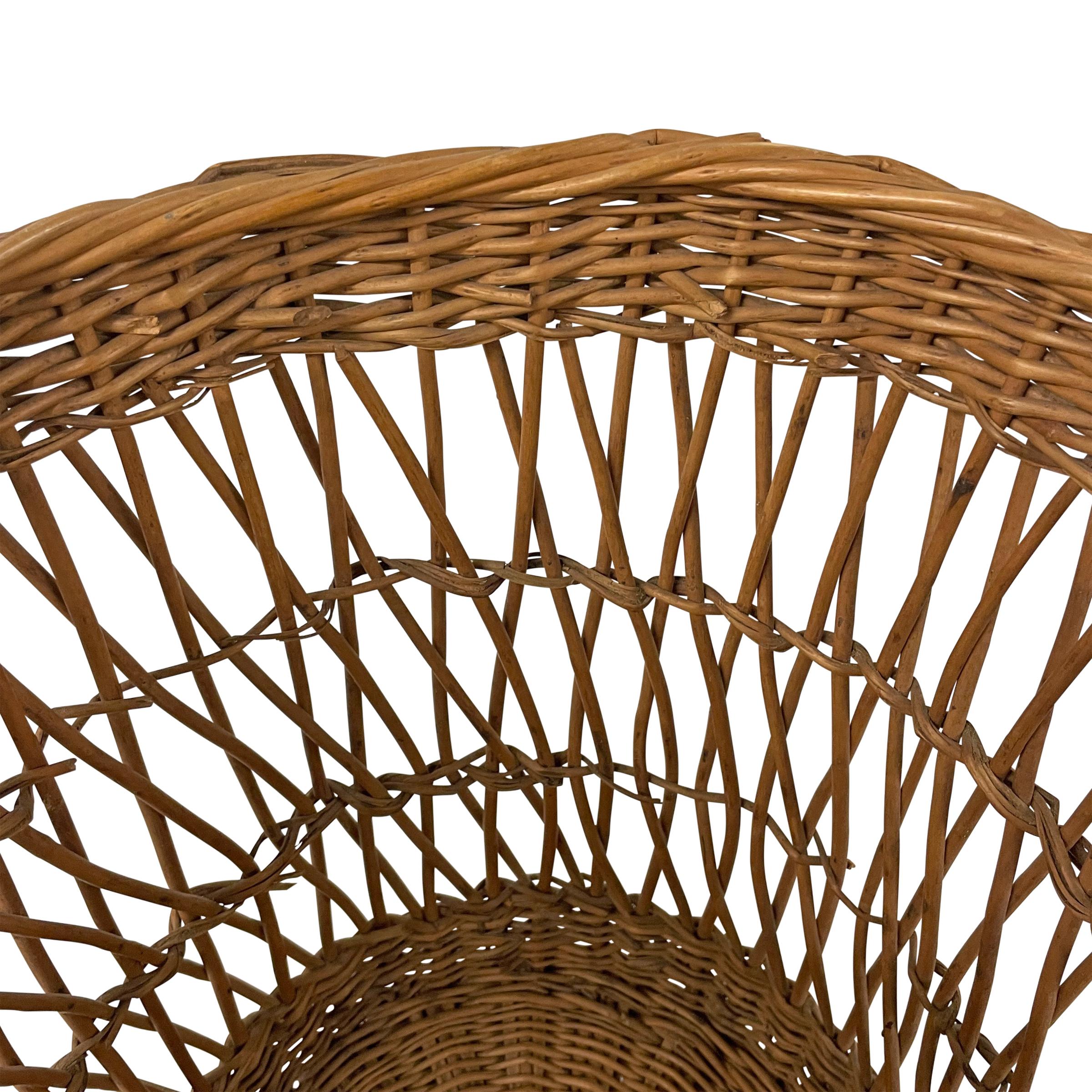French Wicker Bakery Basket In Good Condition In Chicago, IL