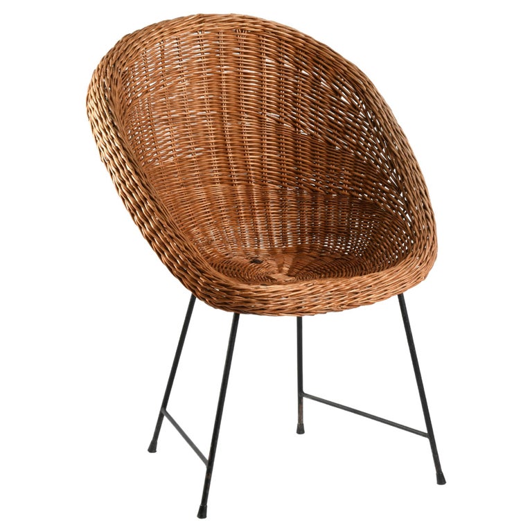 French Wicker Basket Chair from the 1950s1960s For Sale at 1stDibs