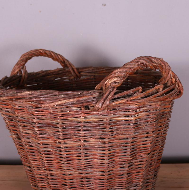 Early 20th C French wicker basket. 1920.

Dimensions
19 inches (48 cms) high
20 inches (51 cms) diameter.

       