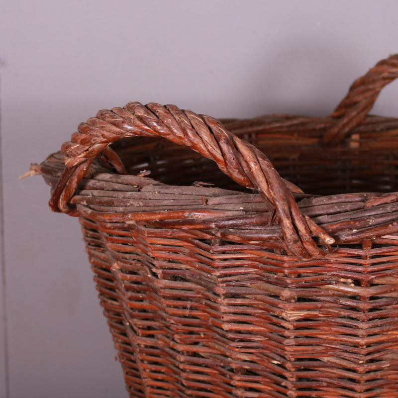 French Wicker Basket In Good Condition For Sale In Leamington Spa, Warwickshire