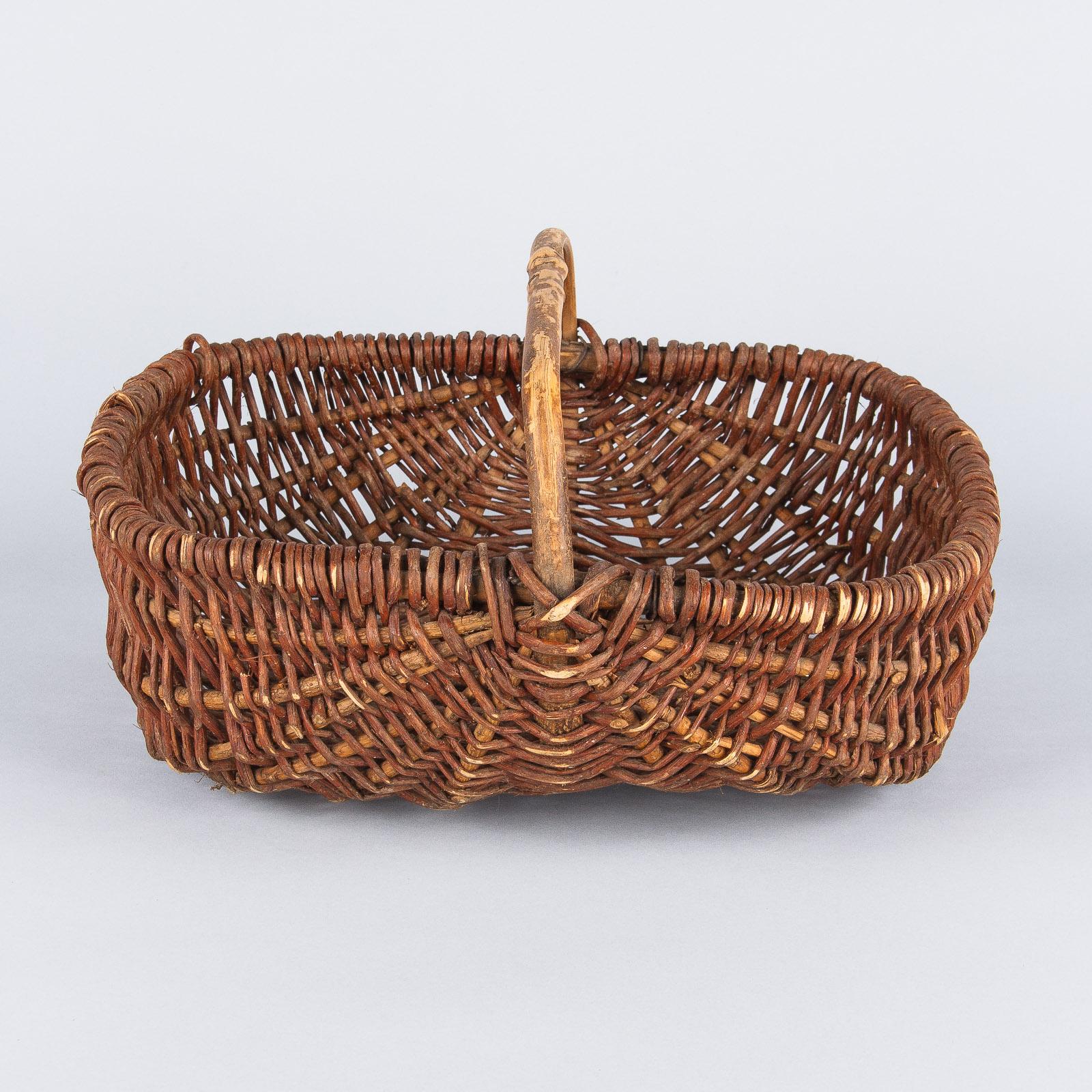 French Wicker Basket from Auvergne Region, 20th Century 4