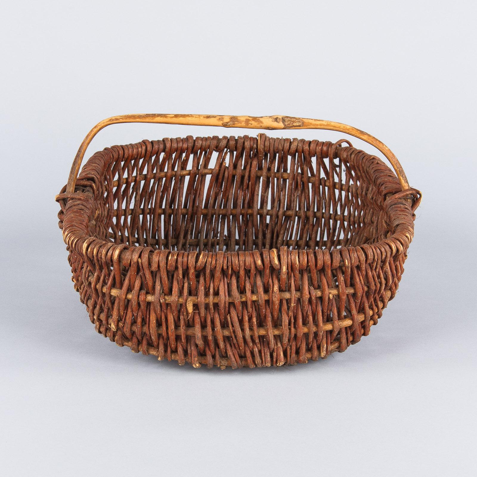 French Wicker Basket from Auvergne Region, 20th Century 6
