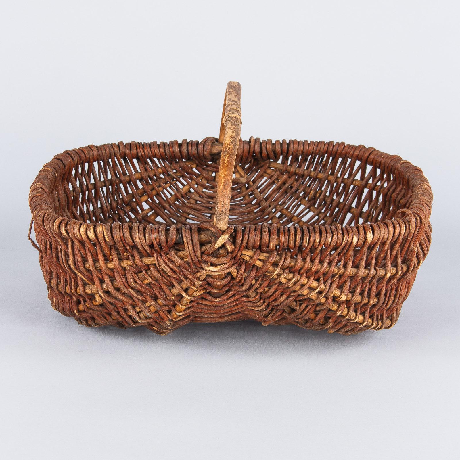 French Wicker Basket from Auvergne Region, 20th Century 7