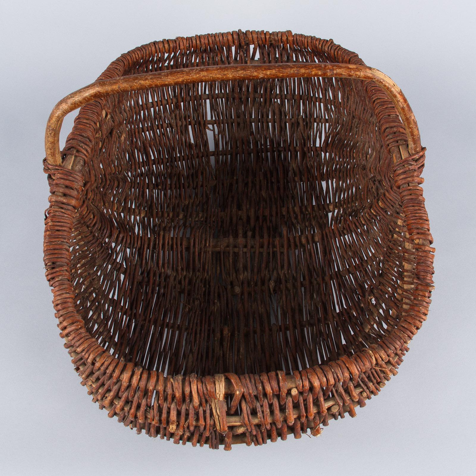 French Provincial French Wicker Basket from Auvergne Region