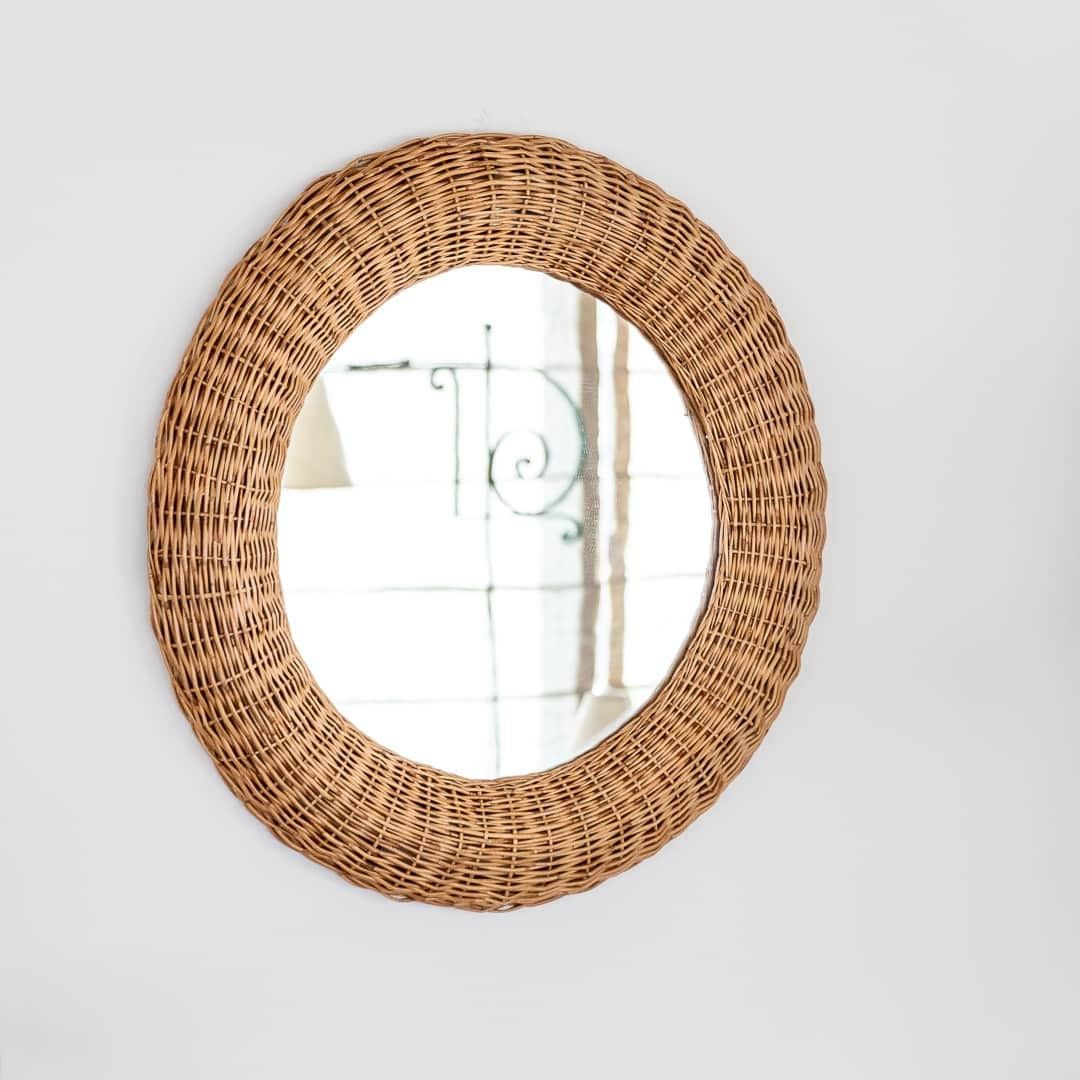 French Wicker Circle Mirror In Good Condition In Los Angeles, CA