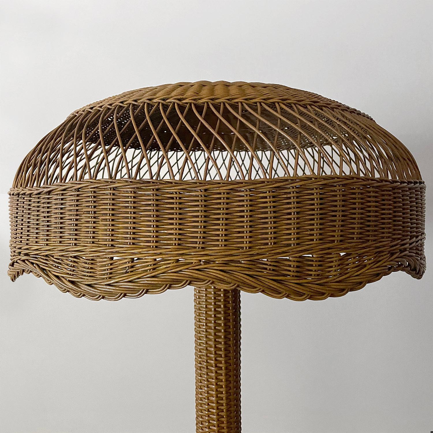 French Wicker Floor Lamp In Good Condition For Sale In Los Angeles, CA