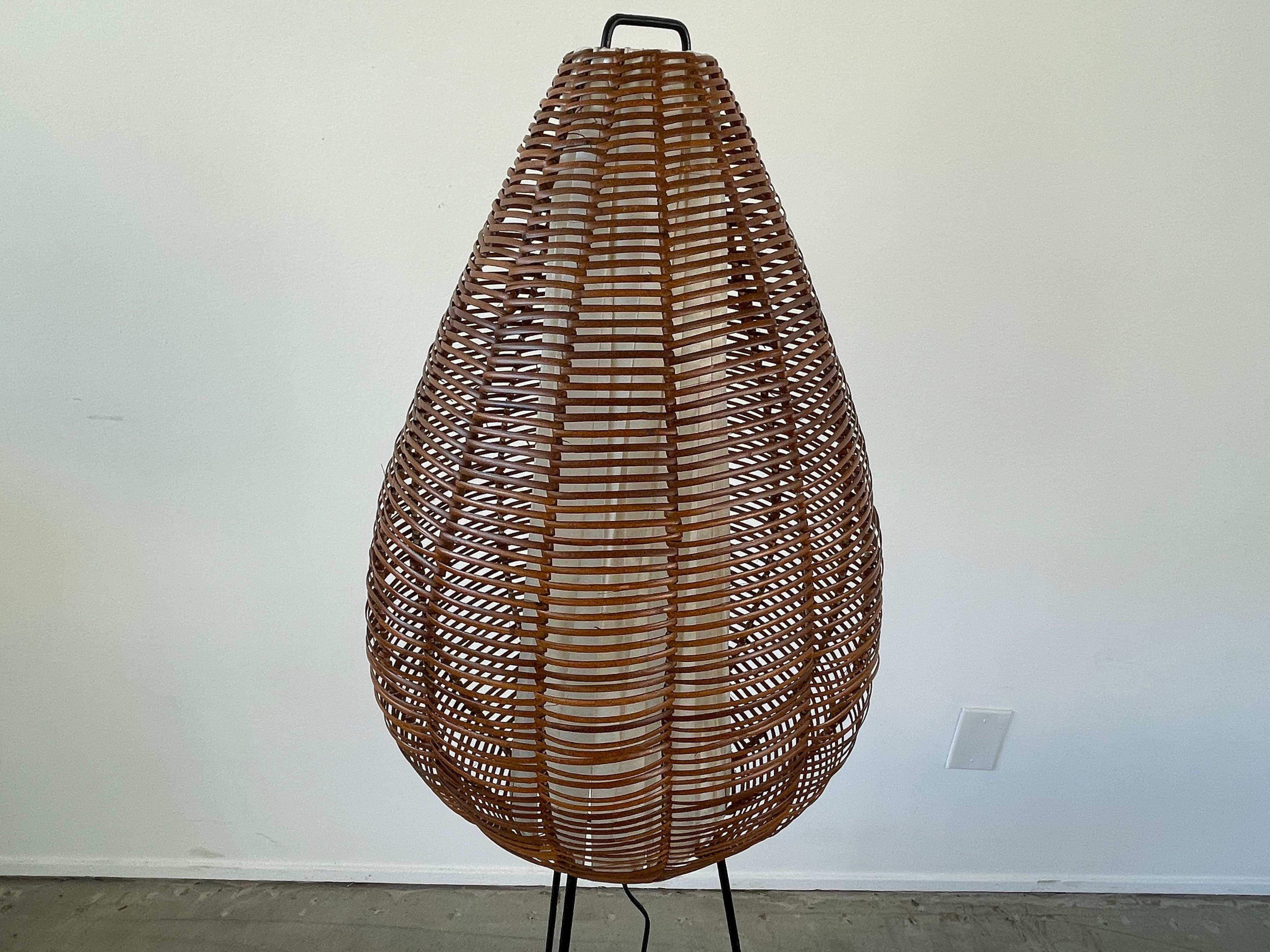 French Wicker & Iron Magazine Lamp In Good Condition In Beverly Hills, CA