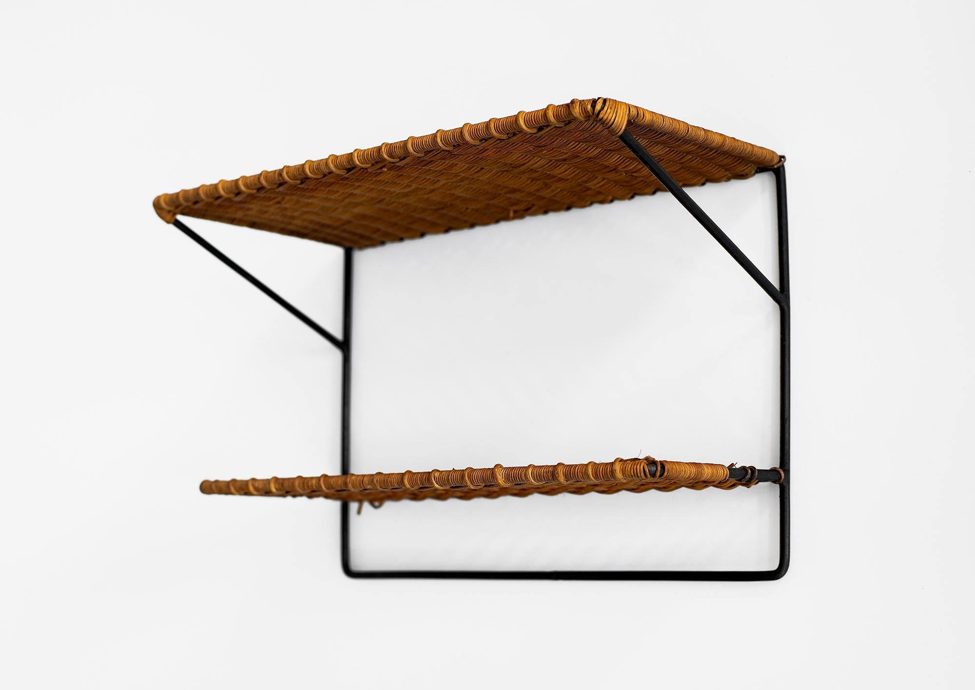French wicker and iron double shelf.
Perfect to add character and function to any space.