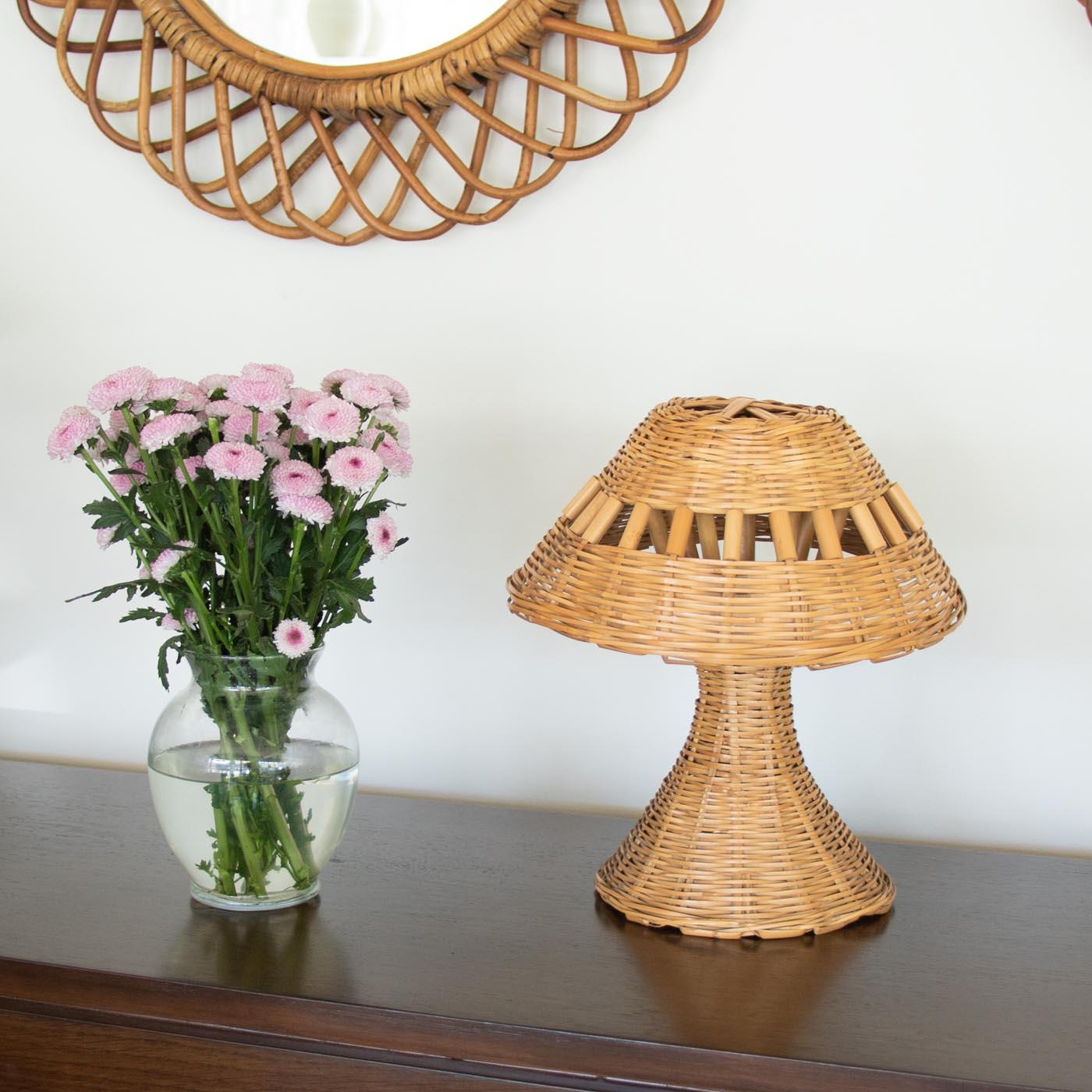 French Wicker Table Lamp In Good Condition For Sale In Los Angeles, CA