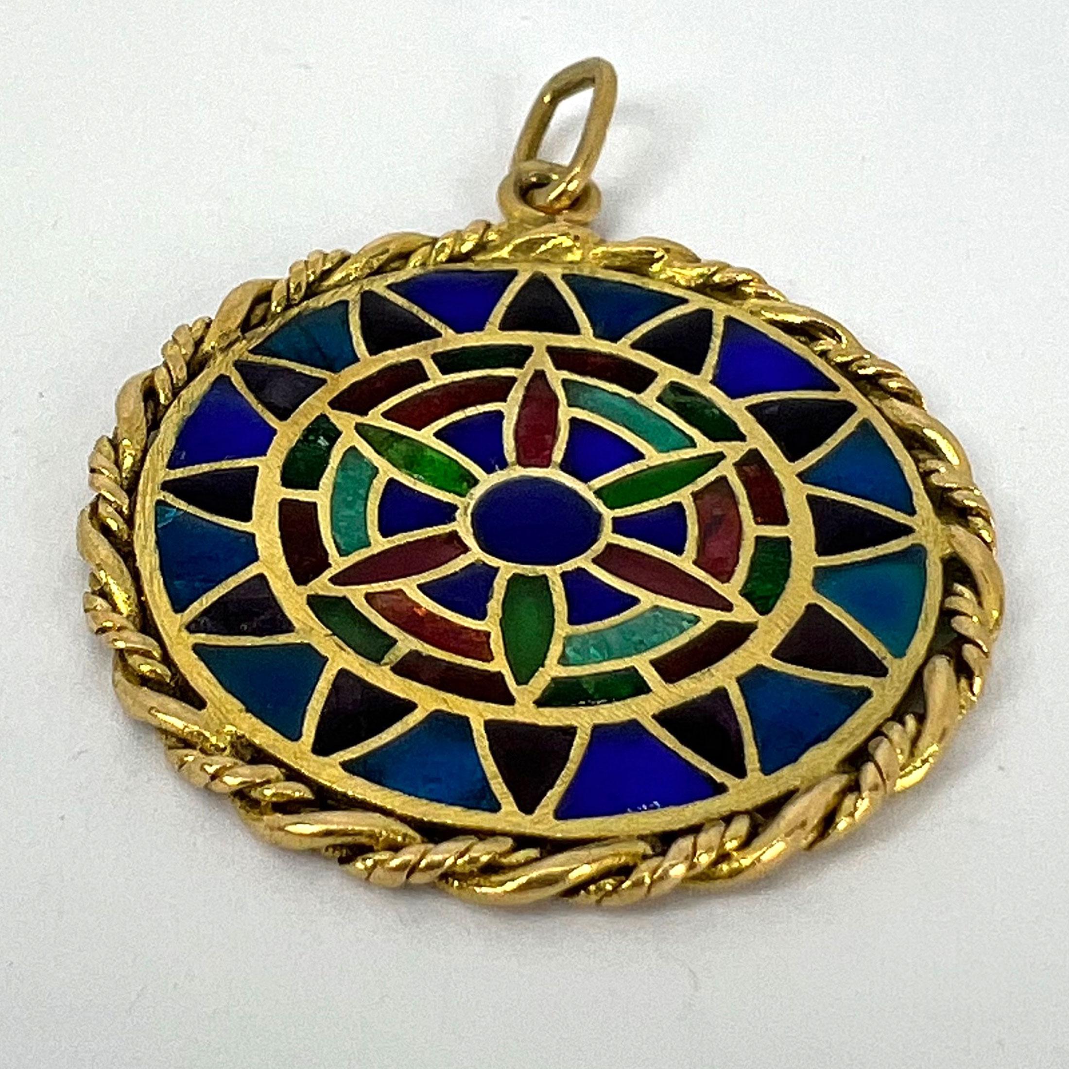 Medaglia con ciondolo in oro giallo 18 carati con smalto di Finestra Francese Plique A Jour in vendita 12