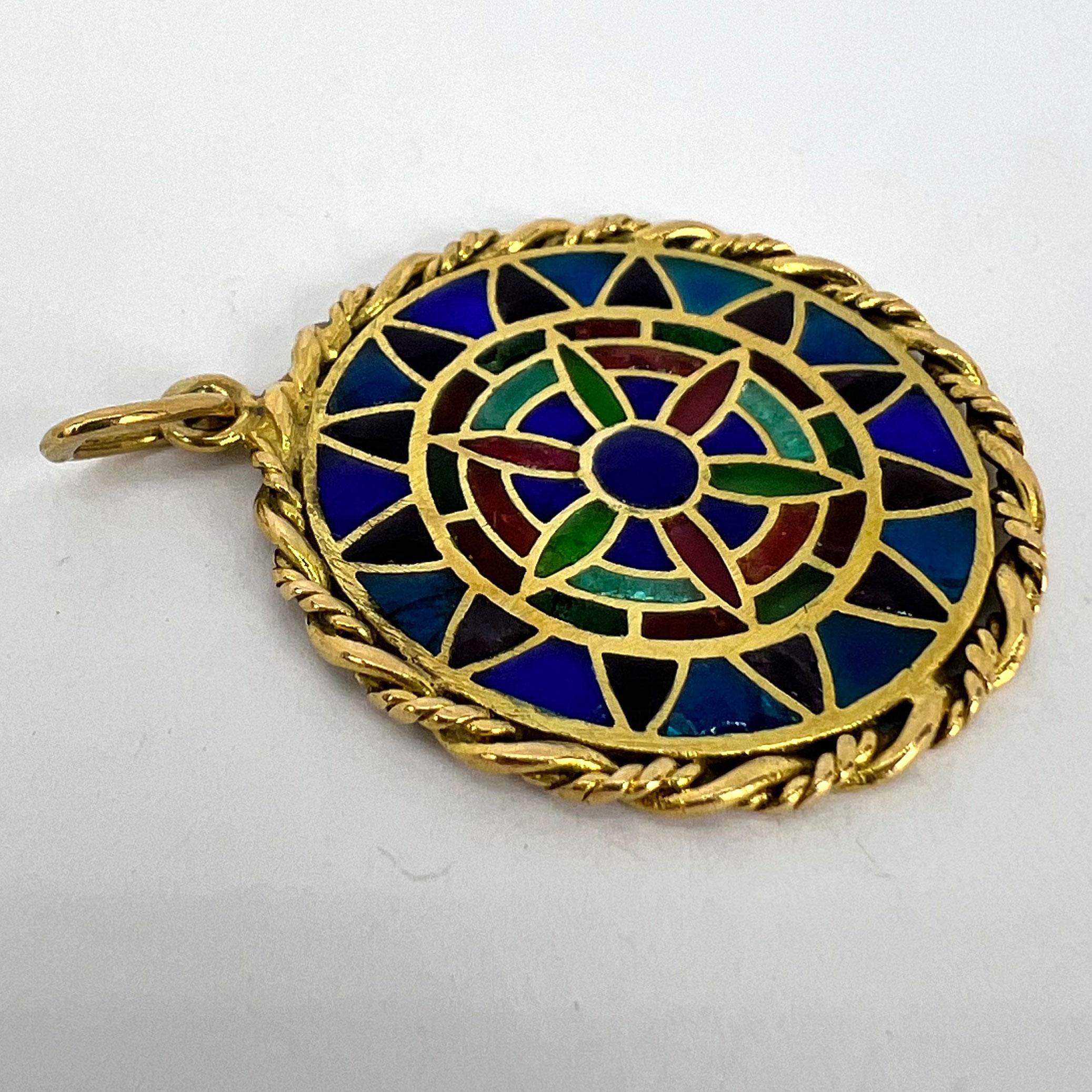 Medaglia con ciondolo in oro giallo 18 carati con smalto di Finestra Francese Plique A Jour in vendita 13