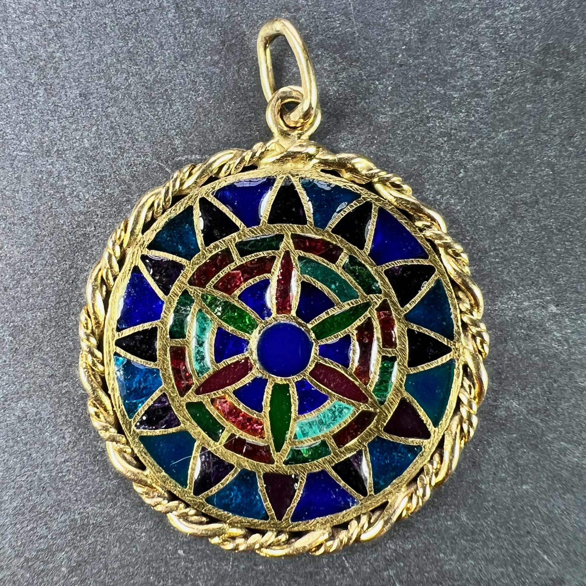 Medaglia con ciondolo in oro giallo 18 carati con smalto di Finestra Francese Plique A Jour in vendita 1