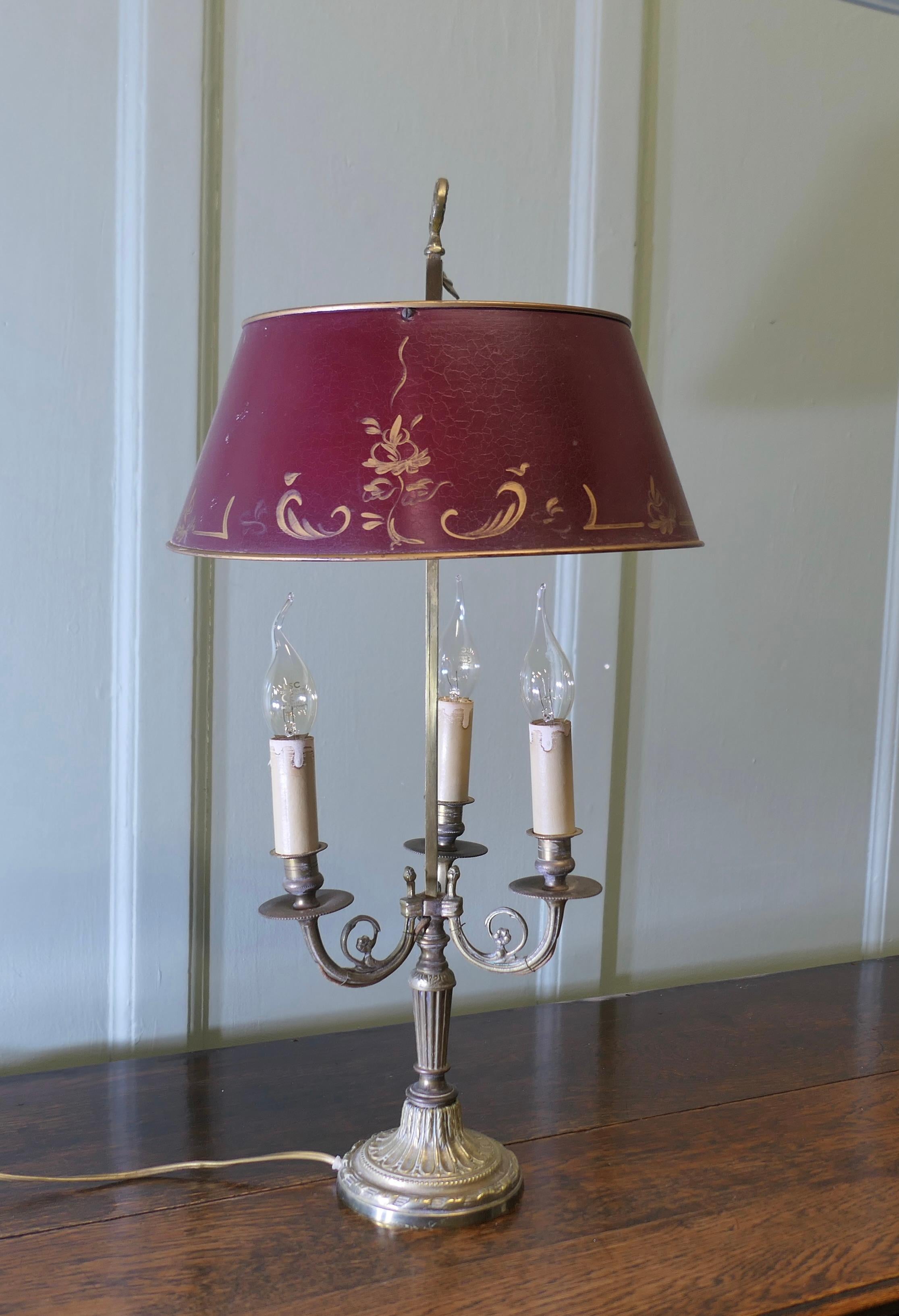 French Wine and Gold Toleware and Brass Triple Desk Lamp  A lovely piece For Sale 1