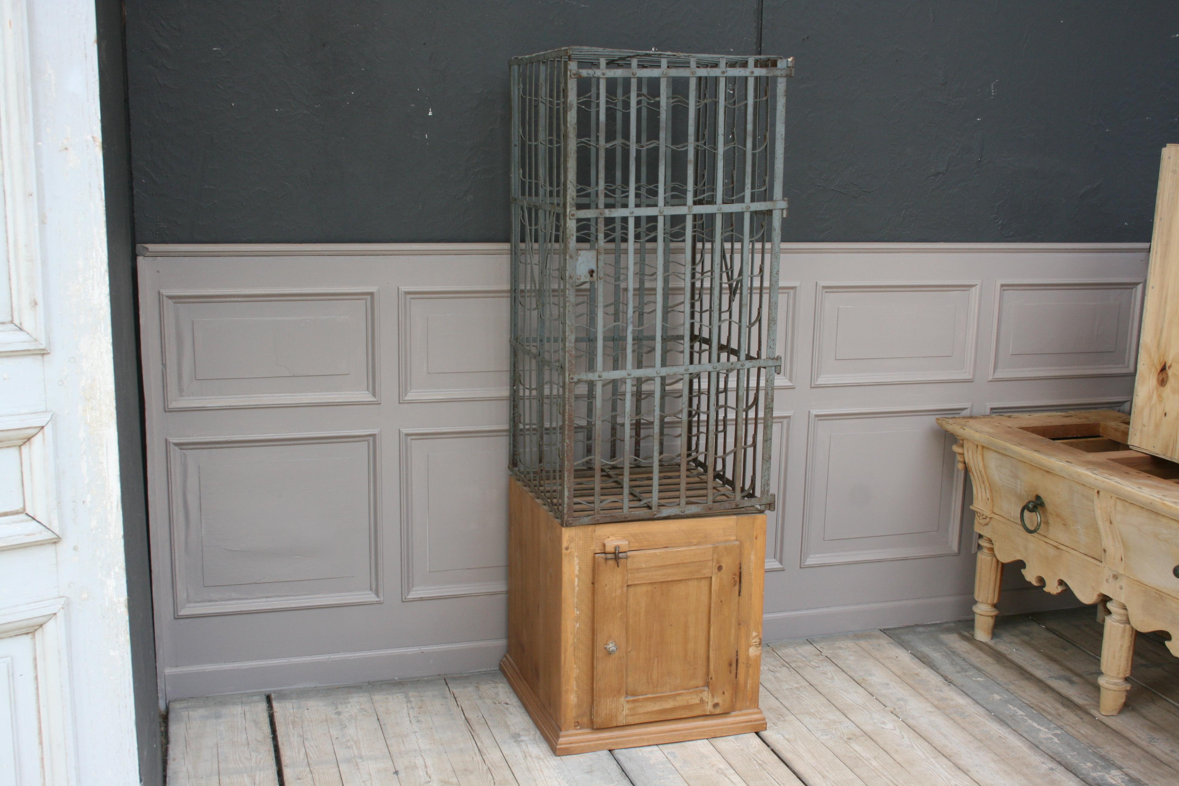 French Wine Cage Cabinet, Early 20th Century In Good Condition In Dusseldorf, DE