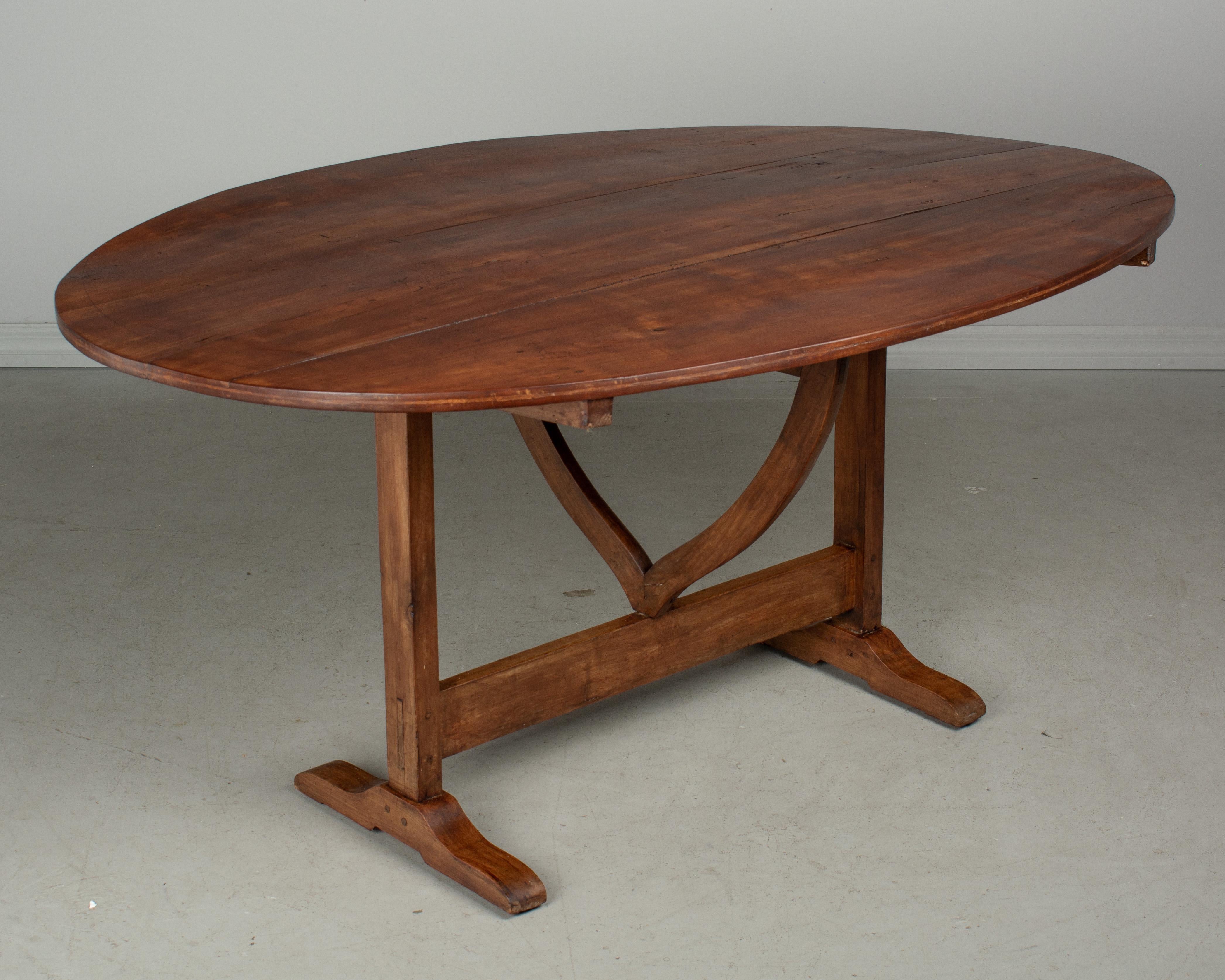 French Wine Tasting Table or Tilt-Top Table In Good Condition In Winter Park, FL