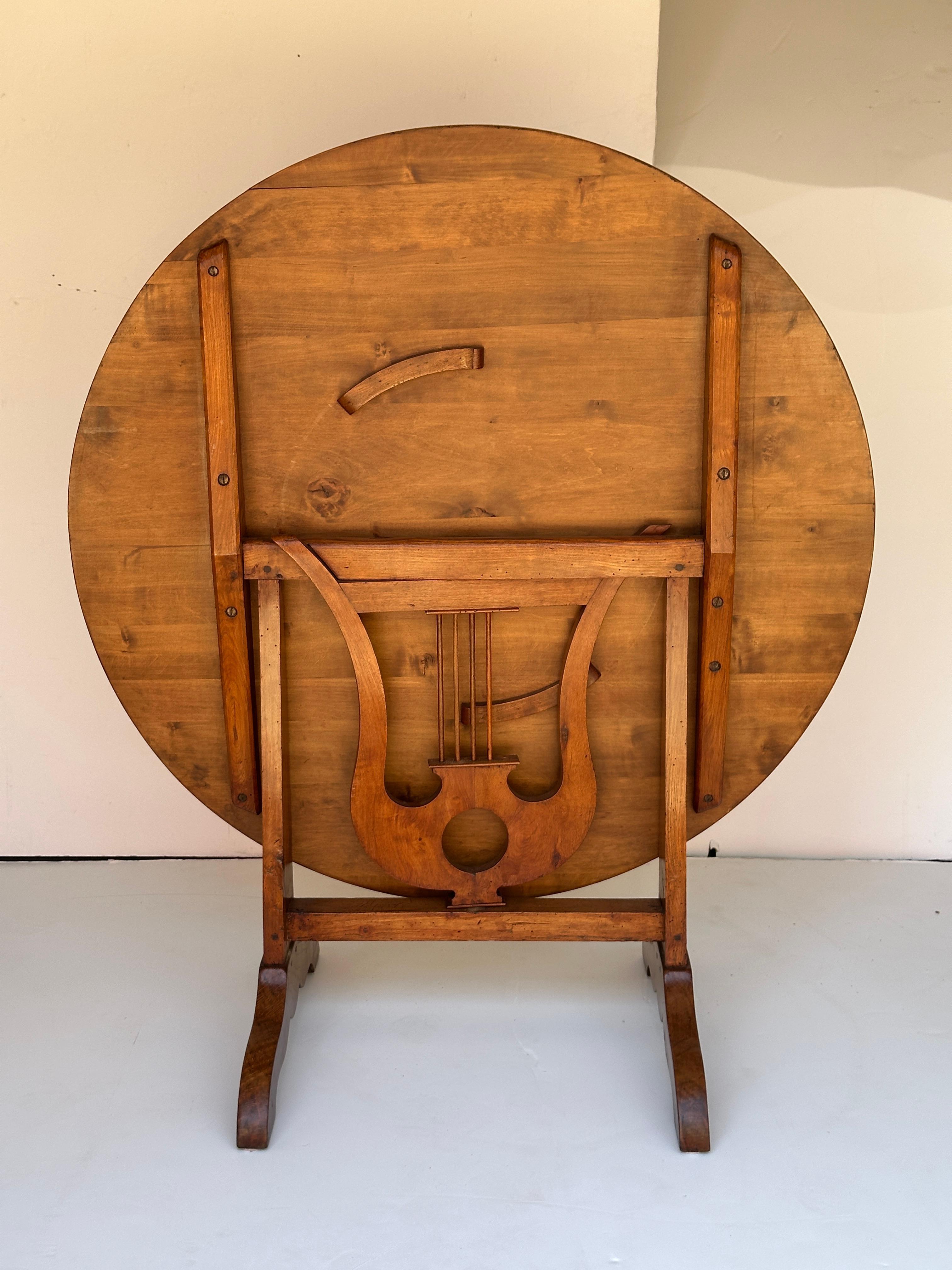 Turned French Wine Tasting Vendange Round Tilt-Top Table of Cherrywood For Sale