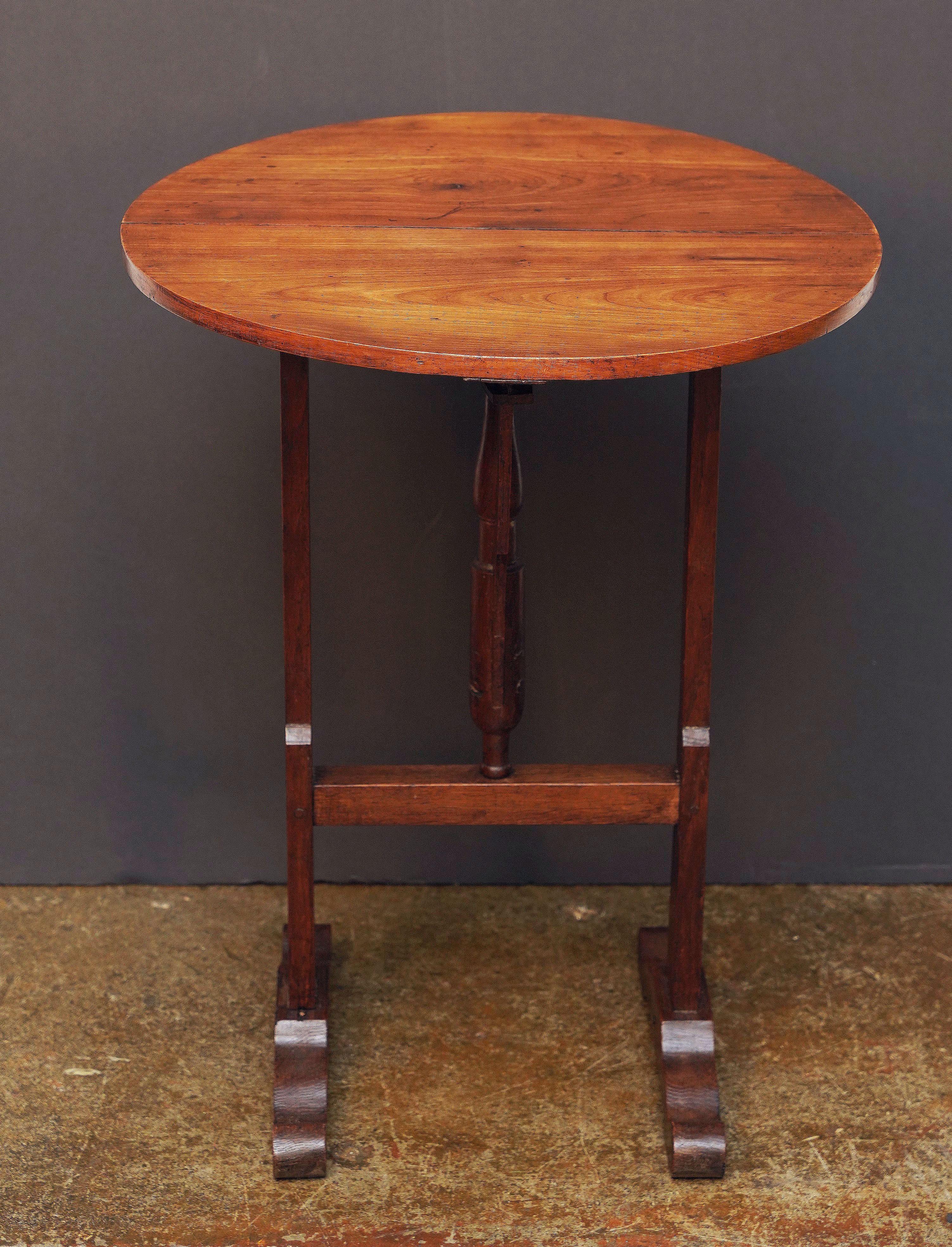 20th Century French Wine Tasting Vendange Tilt-Top Table of Cherry and Chestnut