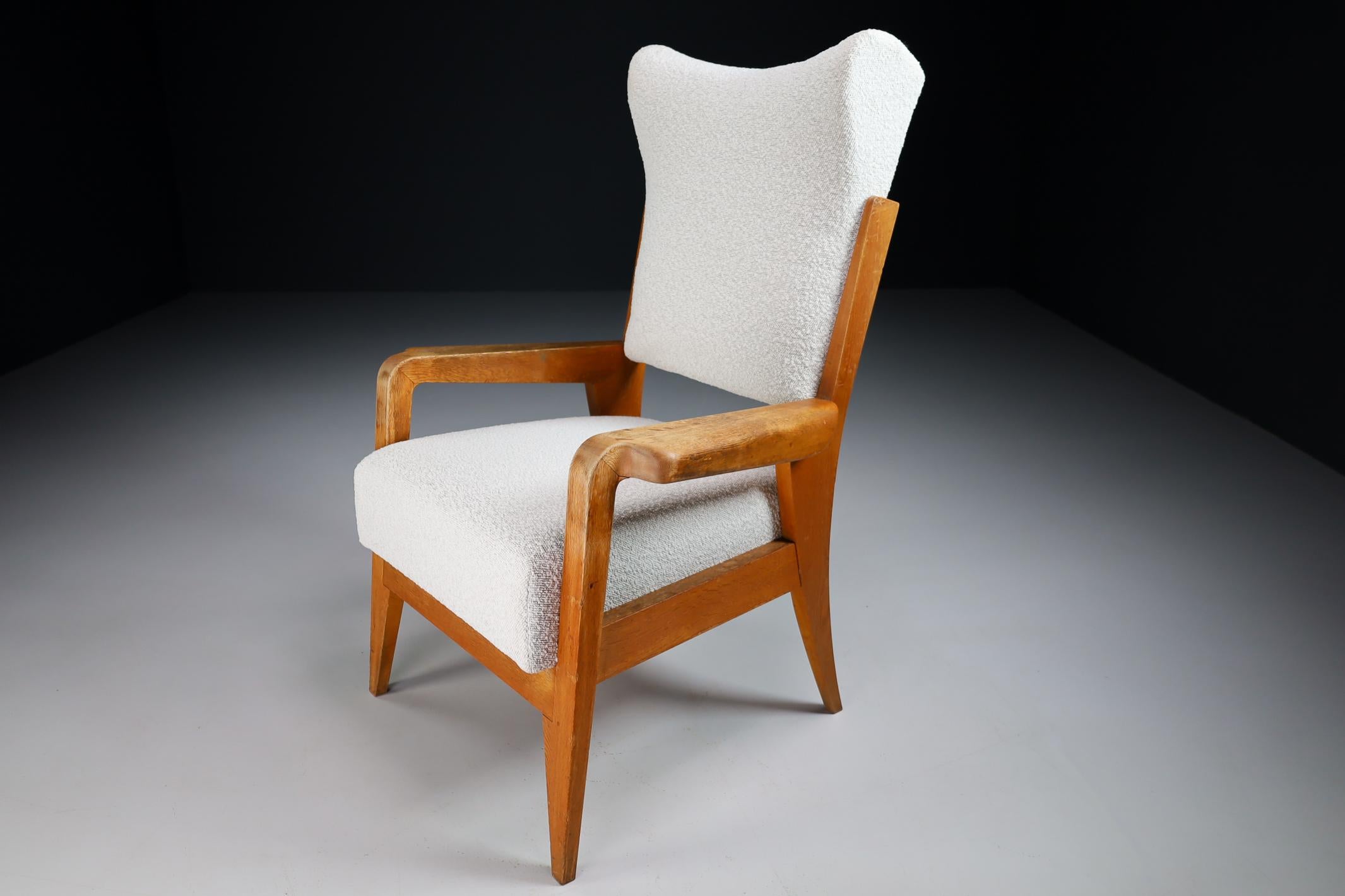 French Wing / Armchair in Oak and Reupholstered in Boucle Wool Fabric, 1950s In Good Condition In Almelo, NL