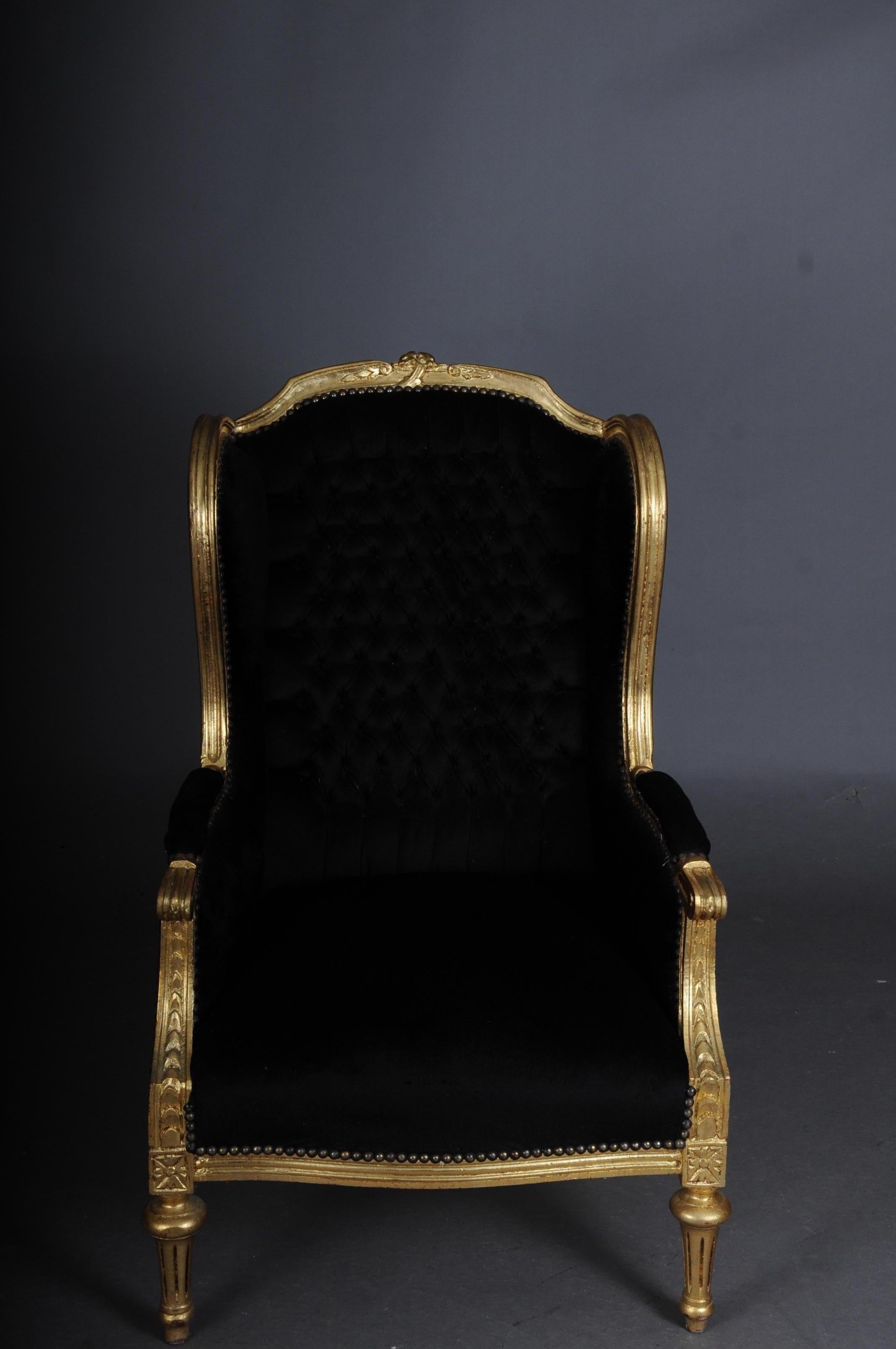 French wing chair Louis XVI, black velvet fabric

Solid beechwood, carved, gold painted and gilded. Rectangular rising backrests framed with rocaille crowns. Carefully curved, carved frame. Frame on fluted legs. The seat and backrest are processed