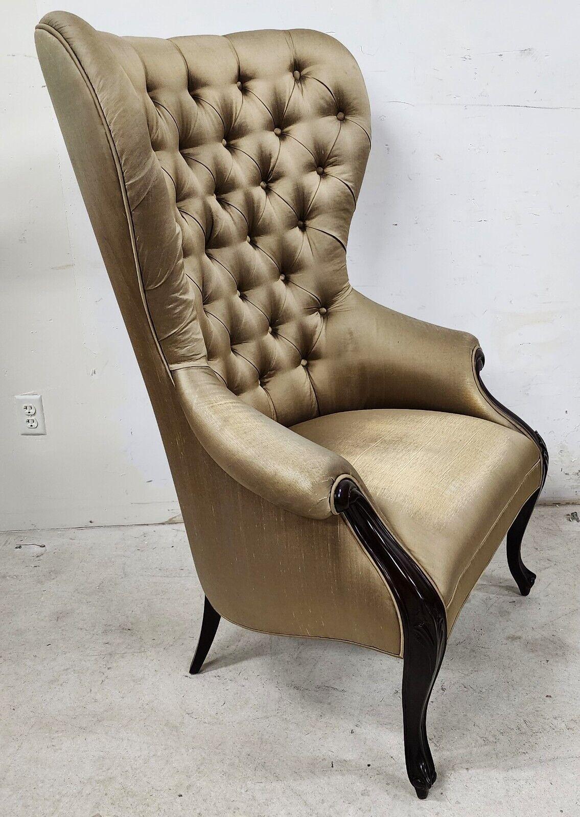 Pour une description complète de l'article, cliquez sur Plus de détails ci-dessous.

Offrant l'une de nos récentes acquisitions de meubles fins Palm Beach Estate de A
Fauteuil à dossier français de Christopher Guy

Mesures approximatives en