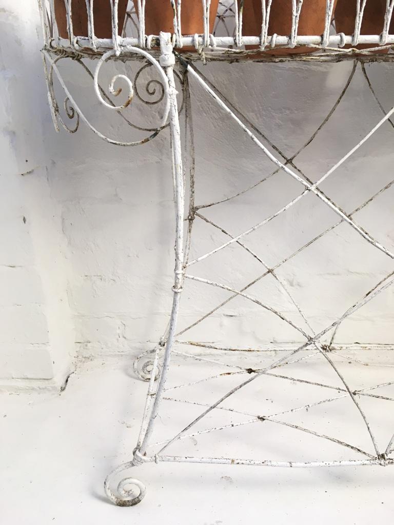 french wire stand