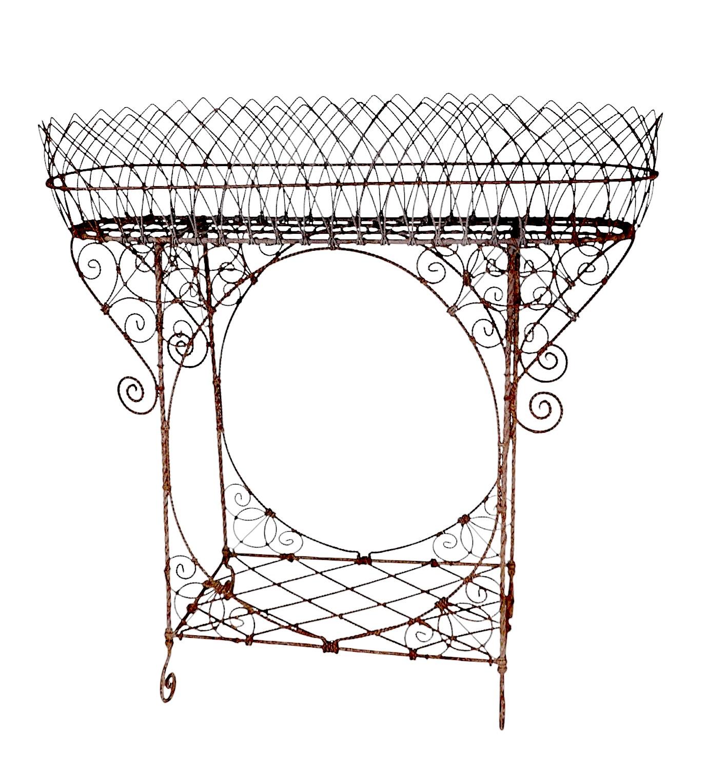 Francese Fioriera Jardiniere francese in filo metallico del 1880/1920 circa in vendita