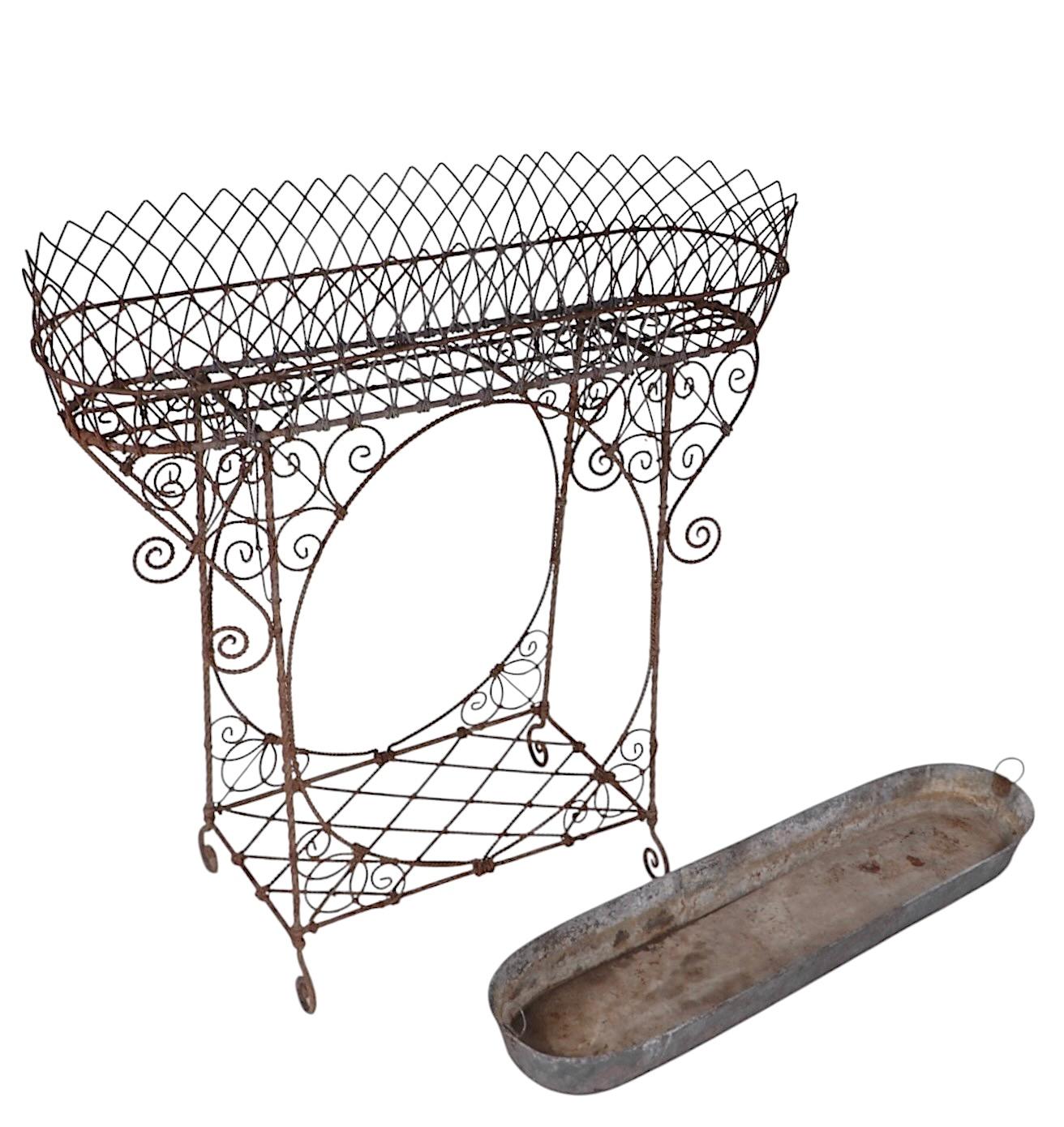 XIX secolo Fioriera Jardiniere francese in filo metallico del 1880/1920 circa in vendita