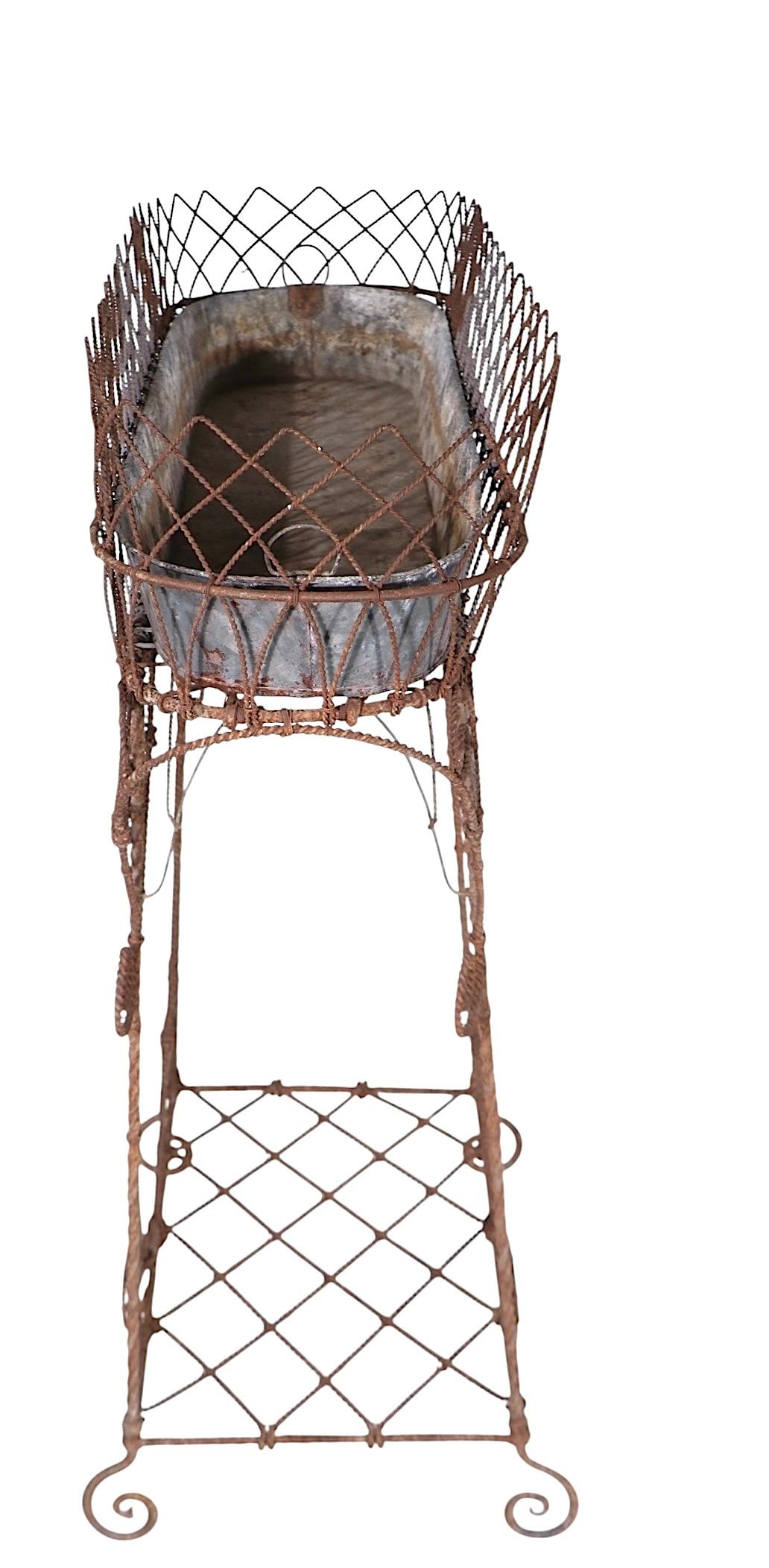 Fioriera Jardiniere francese in filo metallico del 1880/1920 circa in vendita 1